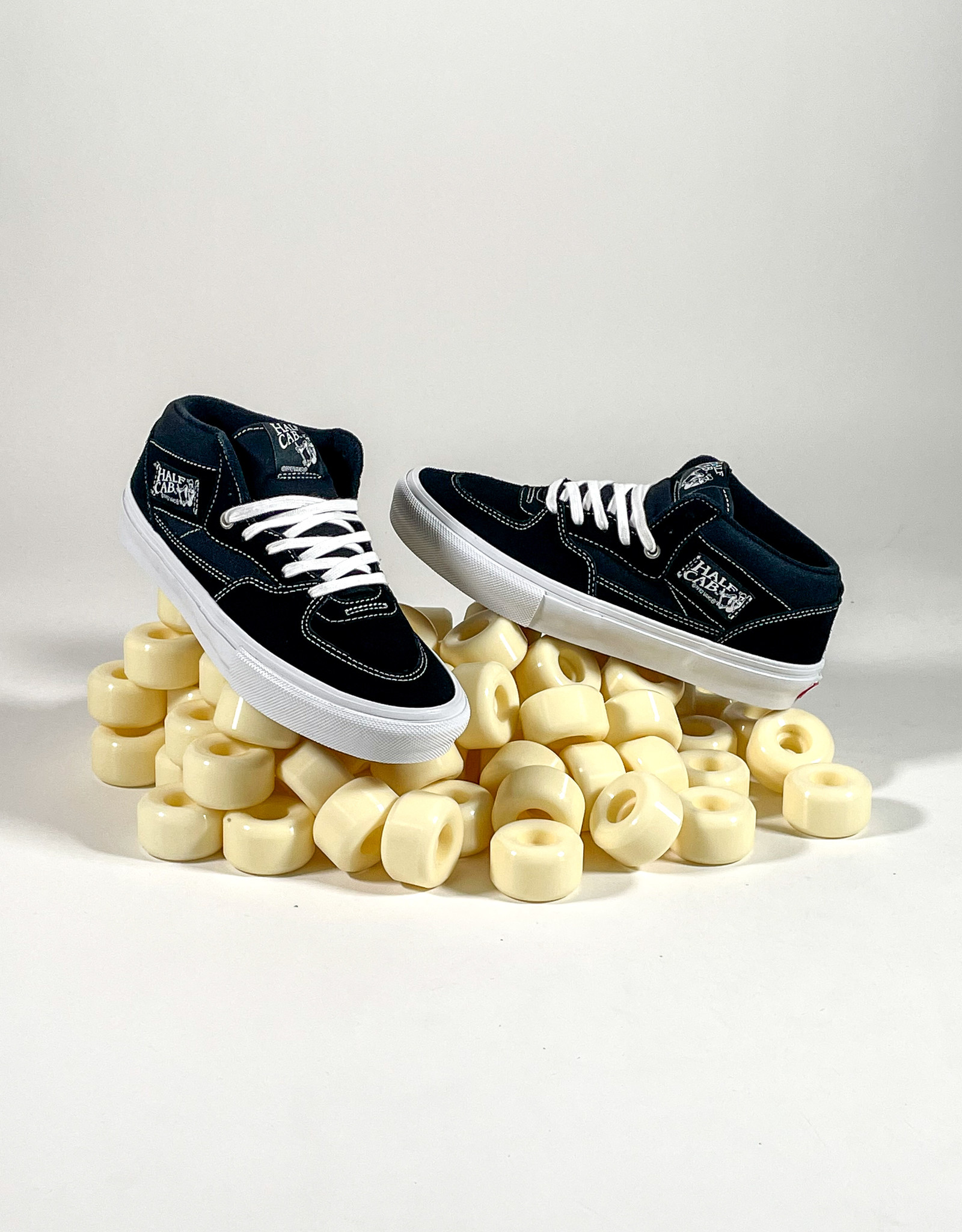 VANS SKATE HALF CAB - BLACK/WHITE