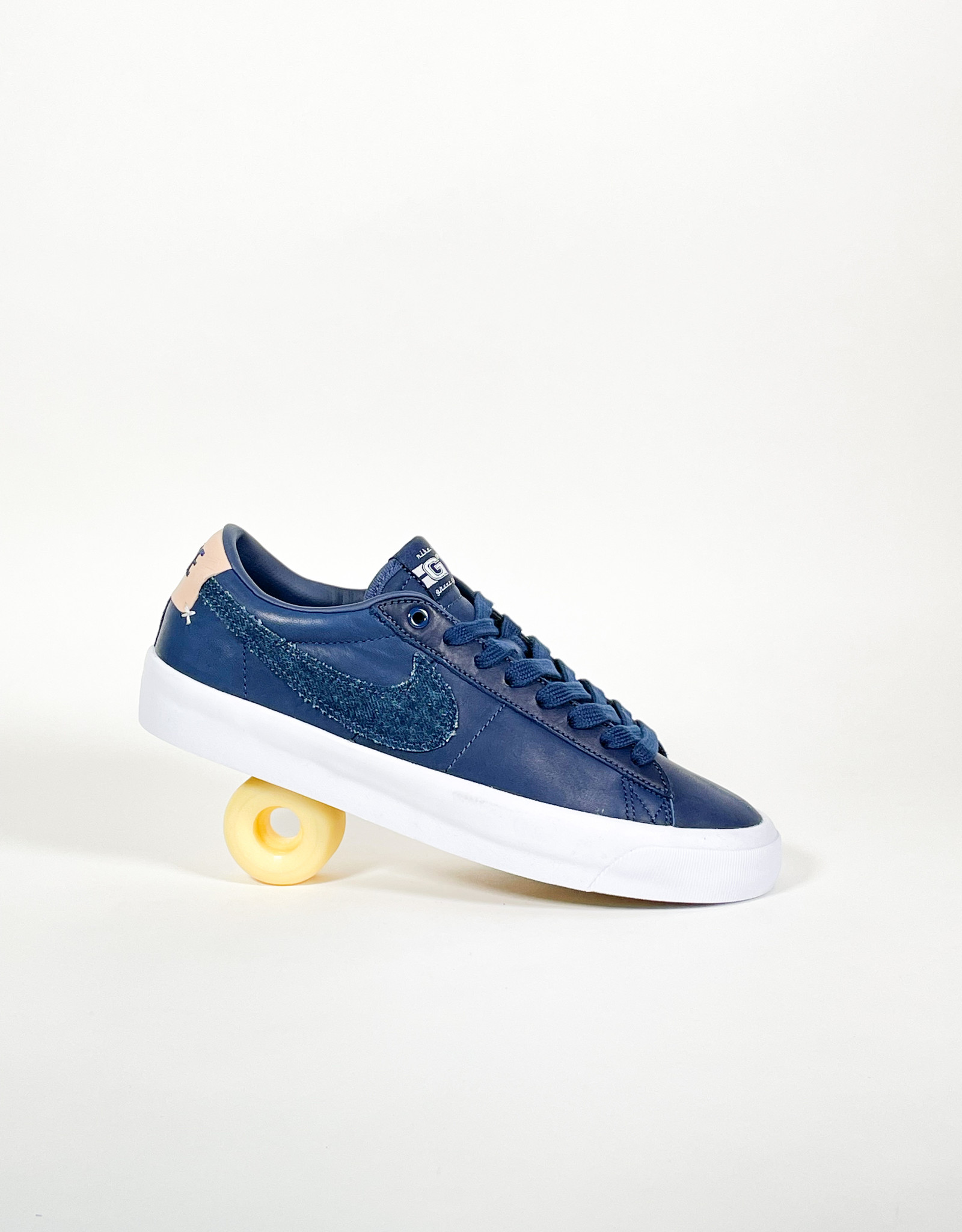 NIKE NIKE SB ZOOM BLAZER LOW PRO GT MIDNIGHT NAVY/MIDNIGHT NAVY-WHITE