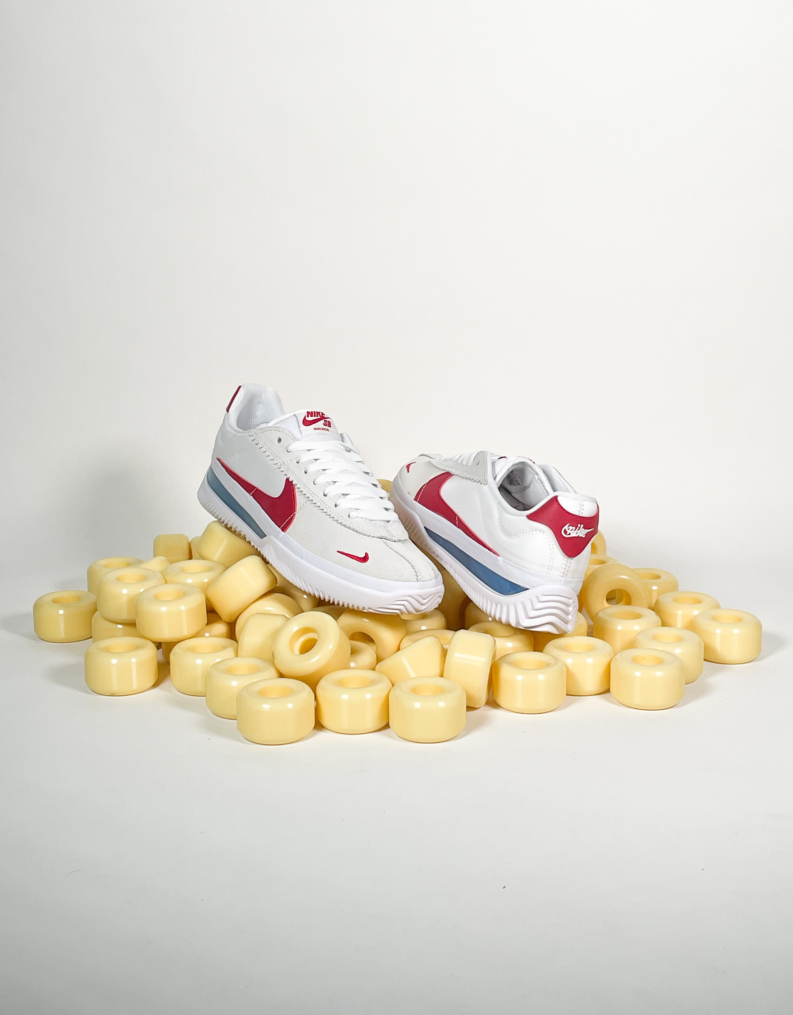 NIKE SB BRSB - WHITE/ VARSITYRED/ VARSITYROYAL – Undefeated