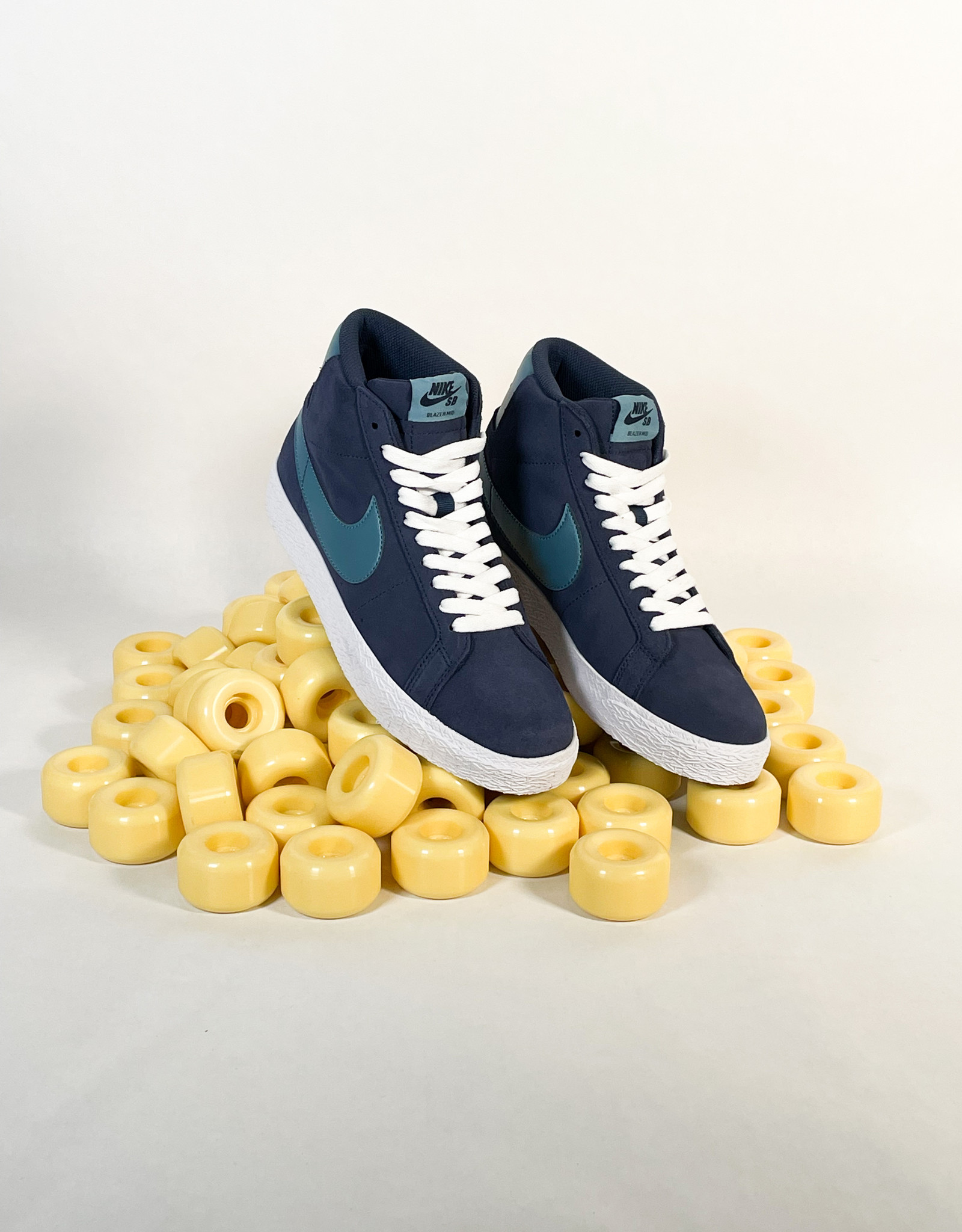 NIKE NIKE SB ZOOM BLAZER MID MIDNIGHT NAVY/NOISE AQUA-MIDNIGHT NAVY