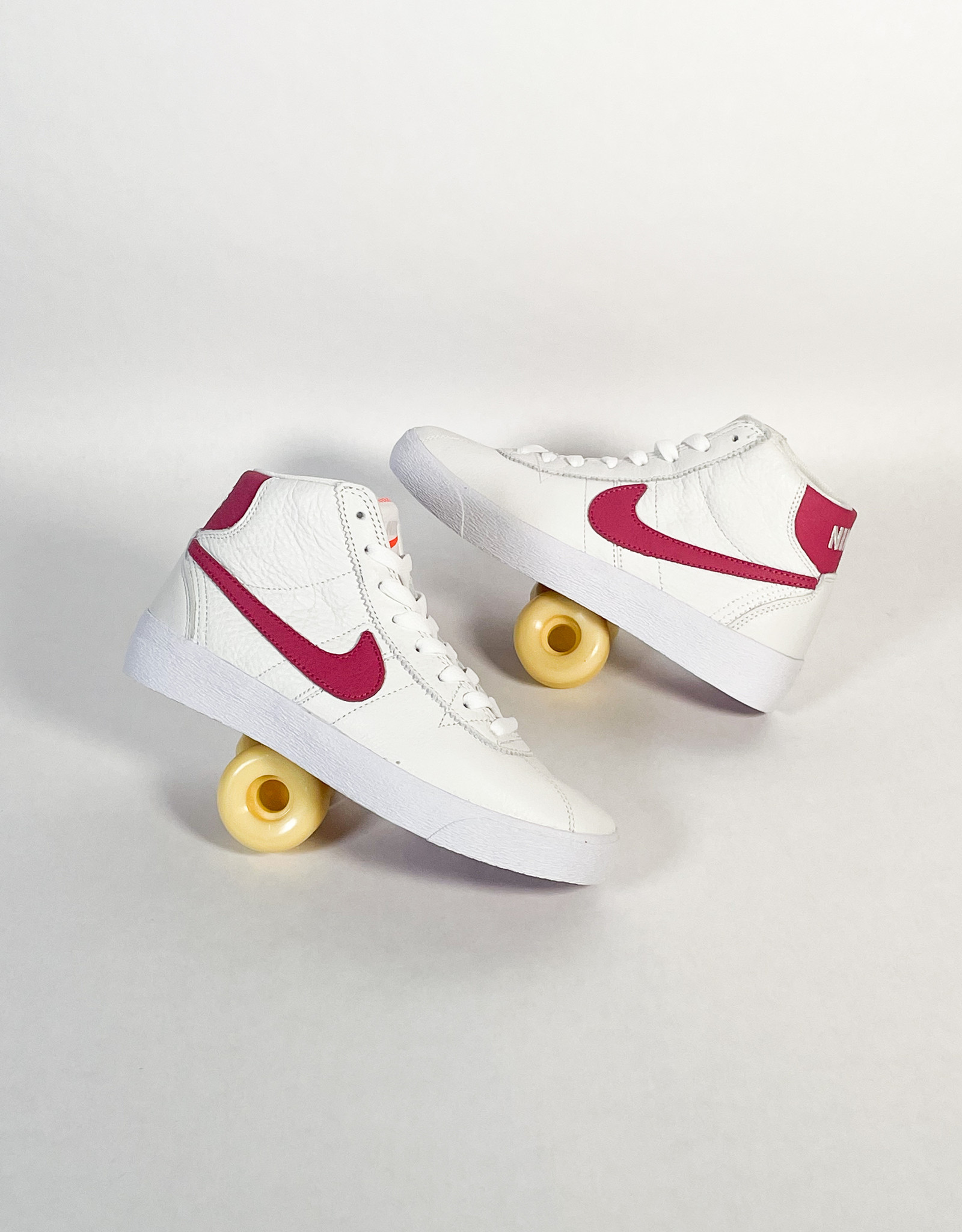 NIKE SB BRUIN HI ISO WHITE/SWEET BEET-WHITE-SWEET BEET - KINGSWELL