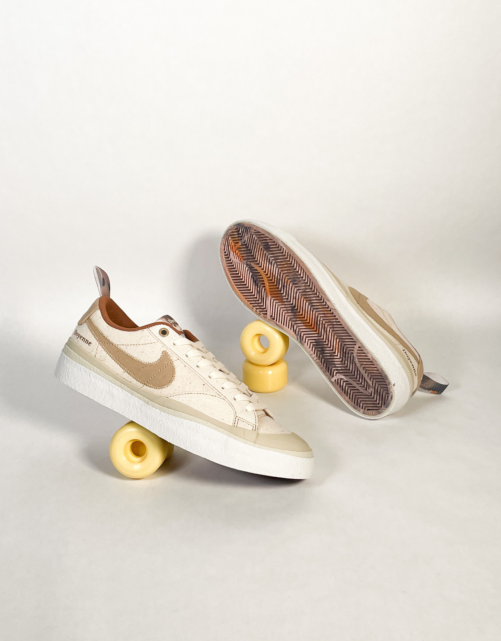 NIKE NIKE SB BLAZER LOW X DOYENNE COCONUT MILK/RATTAN-LIMESTONE-RATTAN