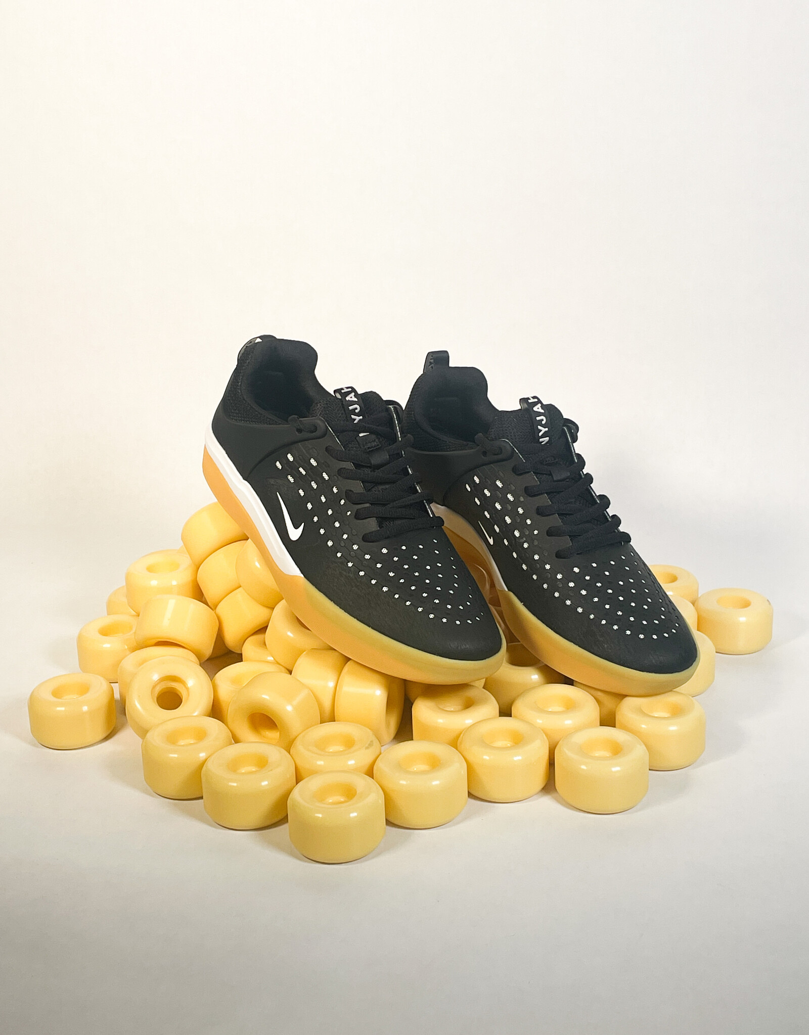 NIKE NIKE SB ZOOM NYJAH 3 BLACK/WHITE-BLACK-WHITE