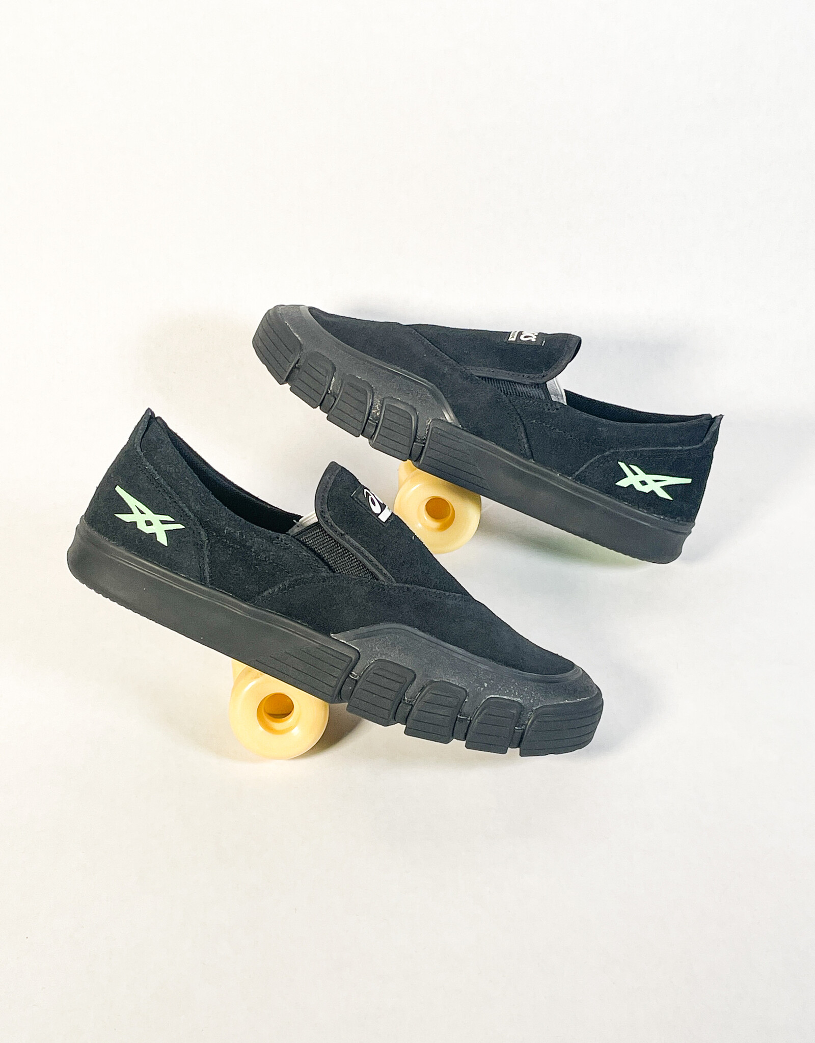 ASICS SKATE GEL FLEXKEE SLIP-ON BLACK/TOURMALINE