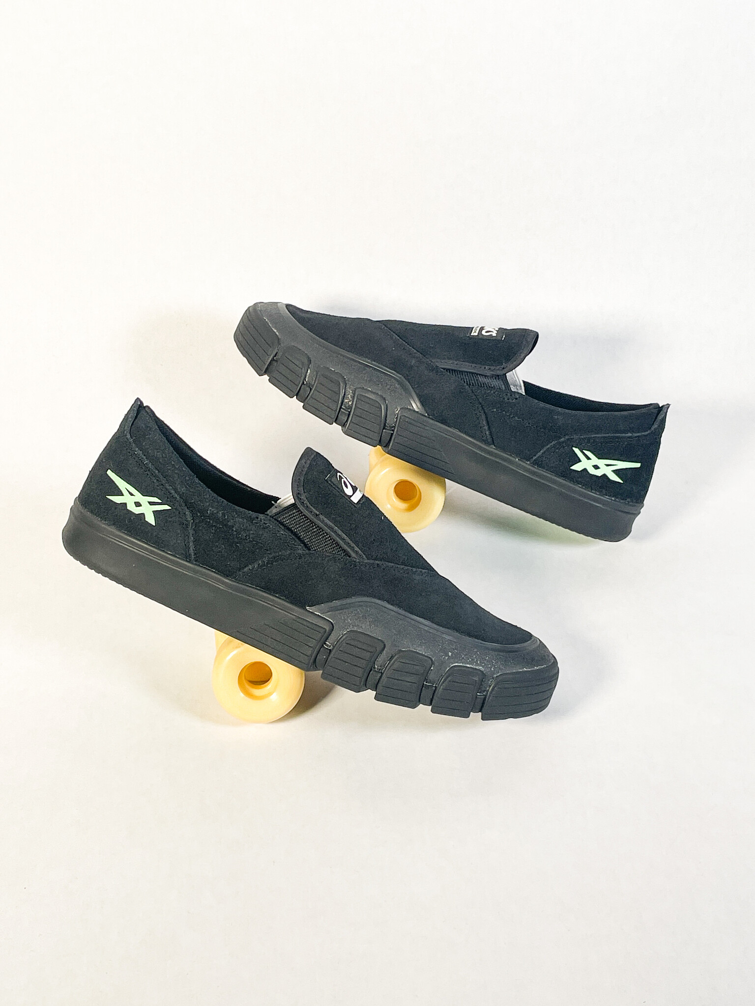 ASICS SKATE GEL FLEXKEE SLIP-ON BLACK/TOURMALINE - KINGSWELL - Los