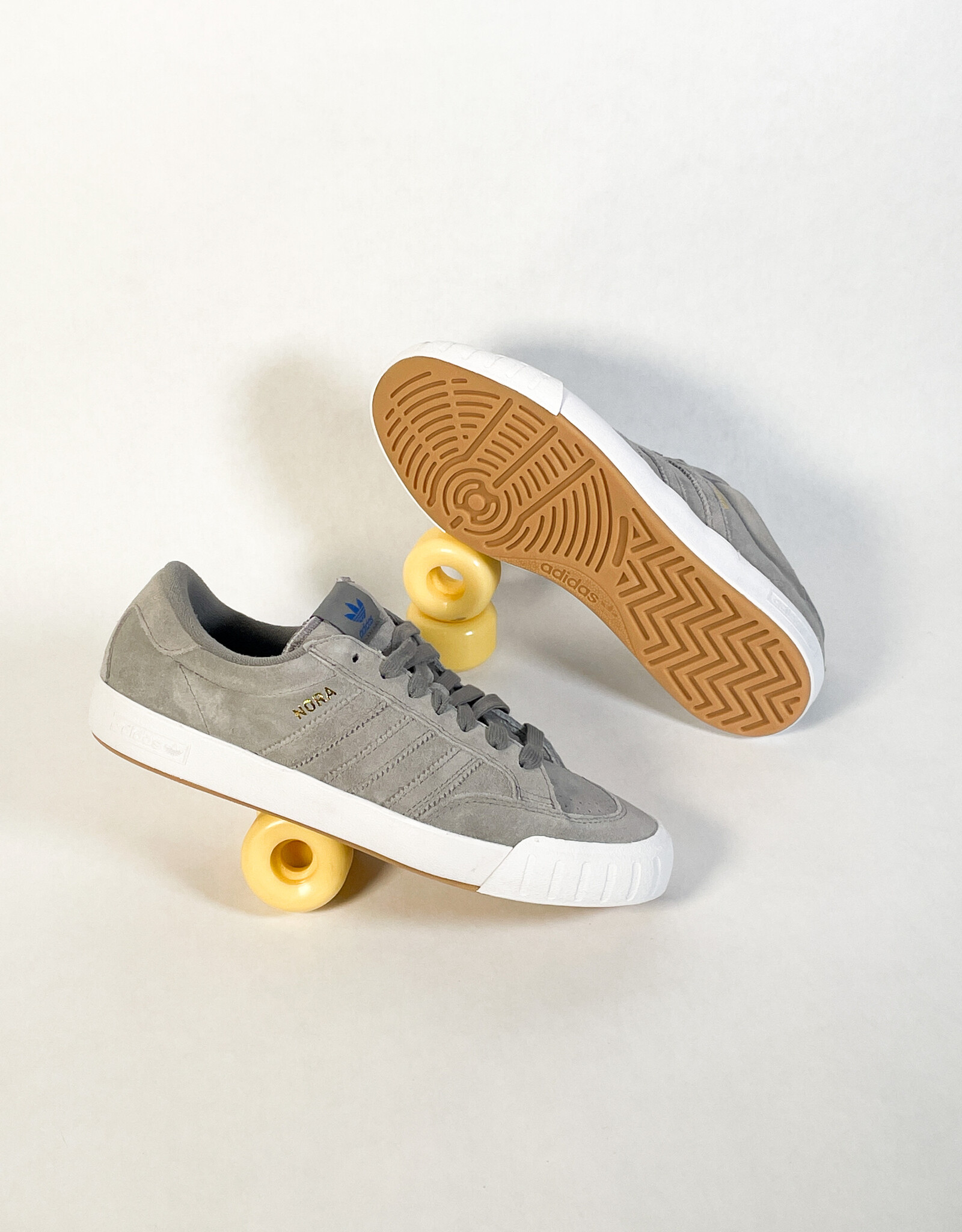 ADIDAS NORA GRETHR/GRETHR/FTWWHT