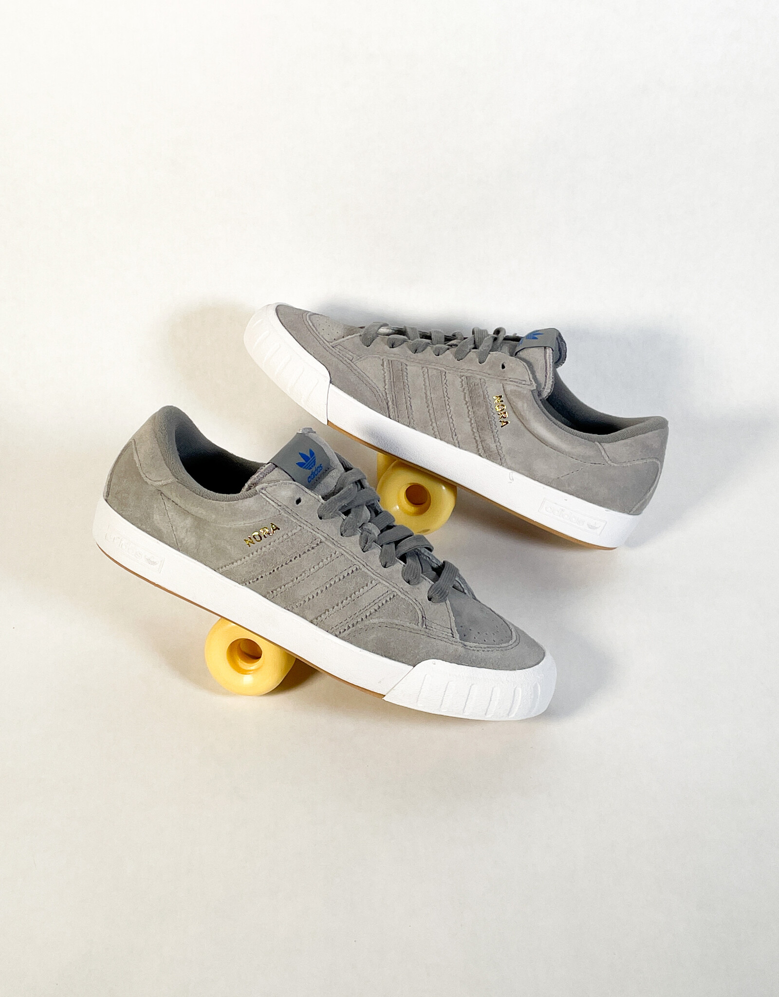 ADIDAS NORA GRETHR/GRETHR/FTWWHT