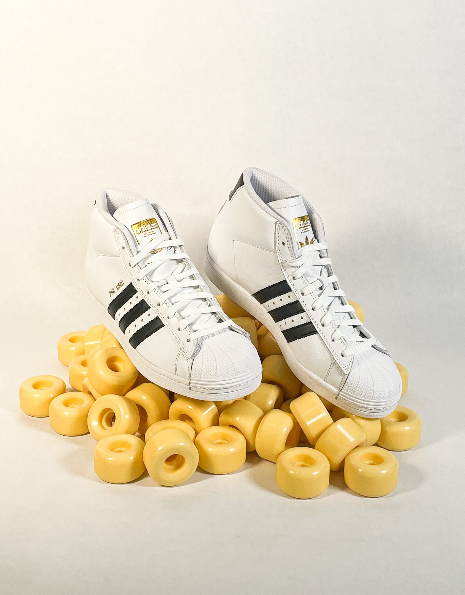 ADIDAS PRO MODEL ADV - WHITE/CORE BLACK/GOLD METALLIC
