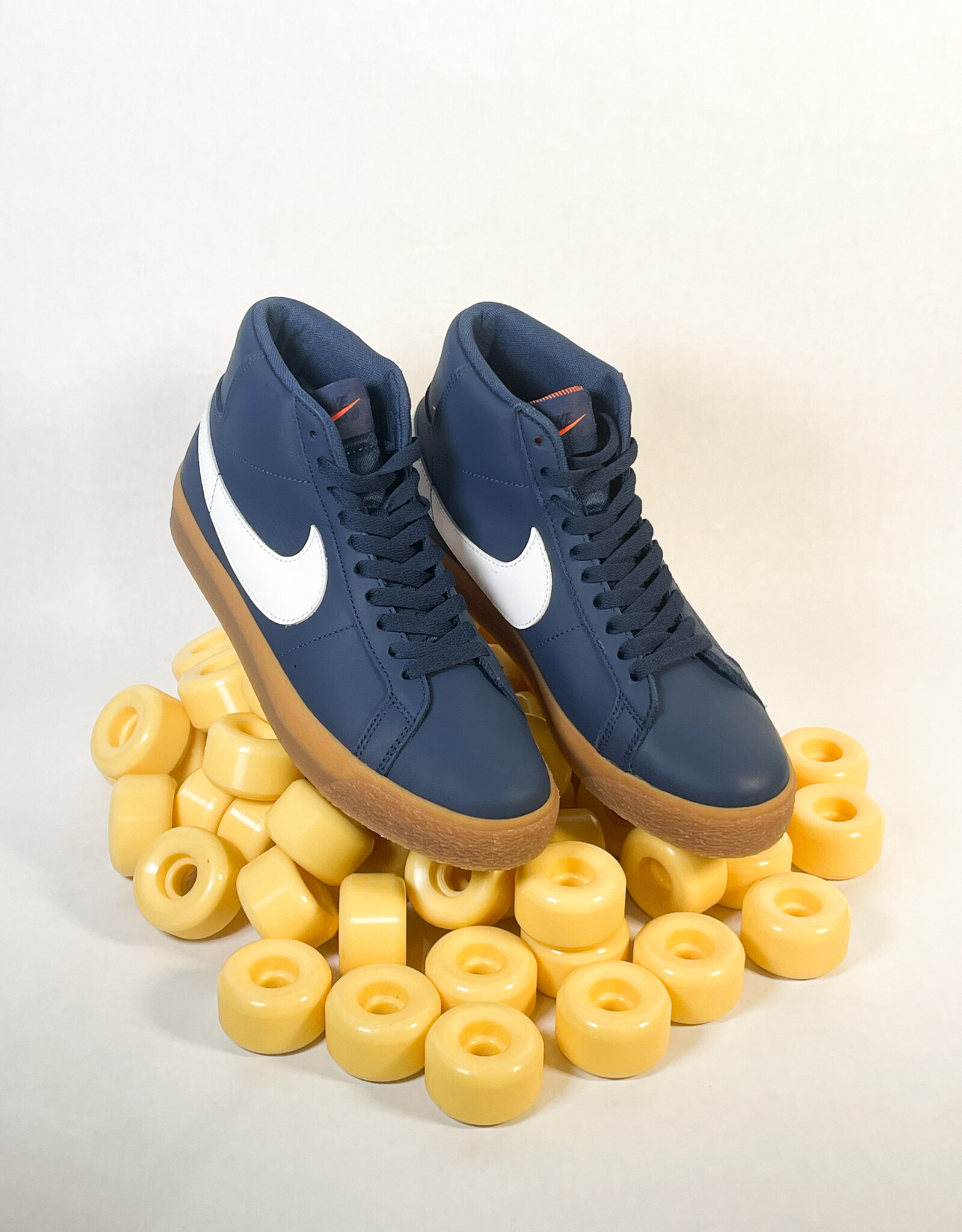 スケートボード NIKE SB ZOOM BLAZER MID NAVY GUM 28cm NIKE SB ZOOM BLAZER MID NAVY/WHITE-NAVY-GUM LIGHT BROWN