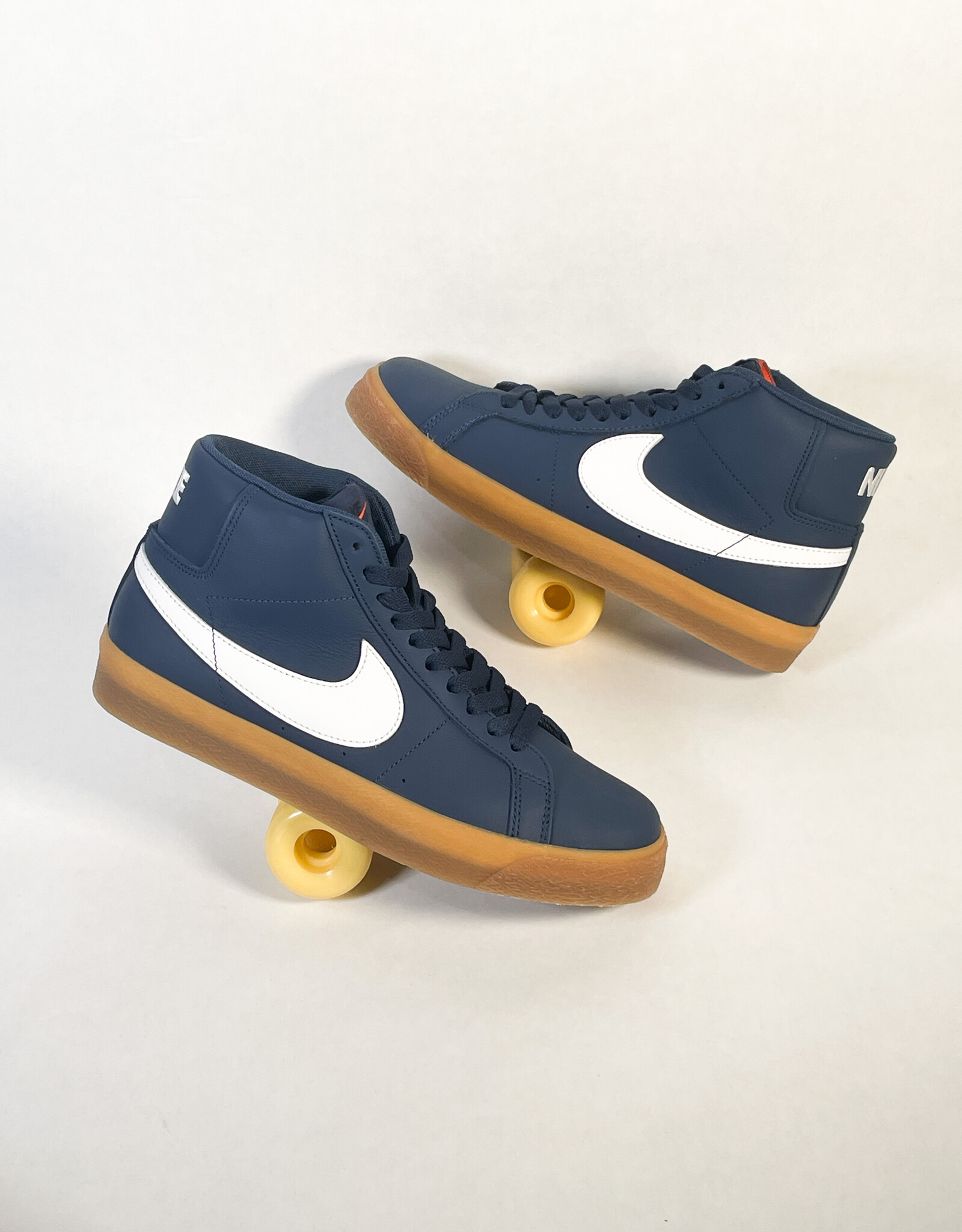 NIKE SB ZOOM BLAZER MID NAVY/WHITE-NAVY-GUM LIGHT BROWN