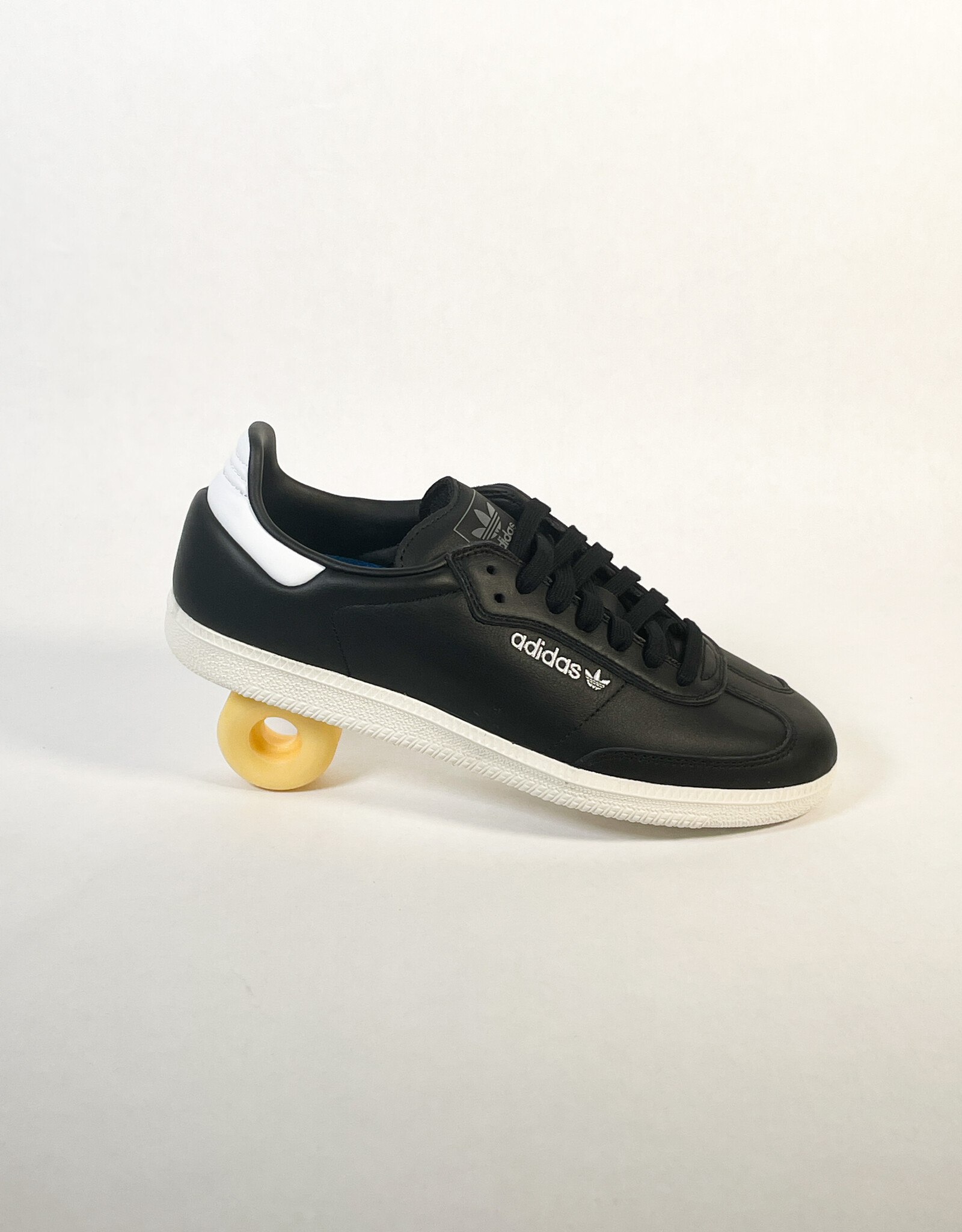 waikiki　adidas Samba ADV ADIDAS SKATE SAMBA ADV CBLACK/GREFOU/CWHITE - KINGSWELL
