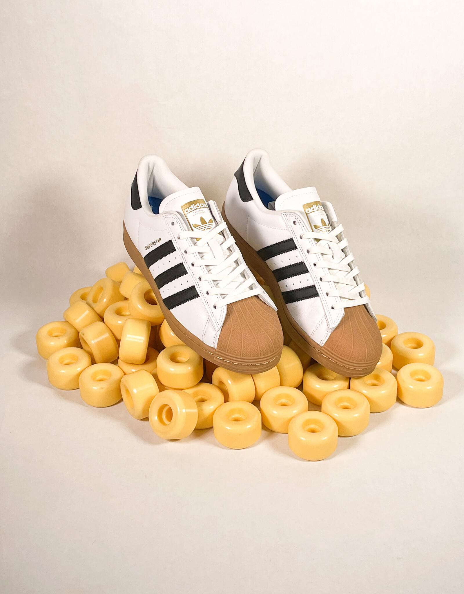 ADIDAS SUPERSTAR ADV FTWWHT/CBLAC/GUM