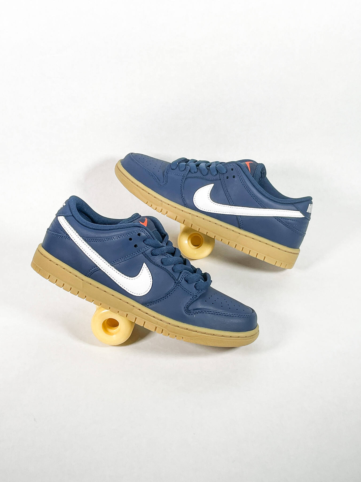 NIKE SB DUNK LOW PRO NAVY/WHITE-NAVY-GUM LIGHT ...