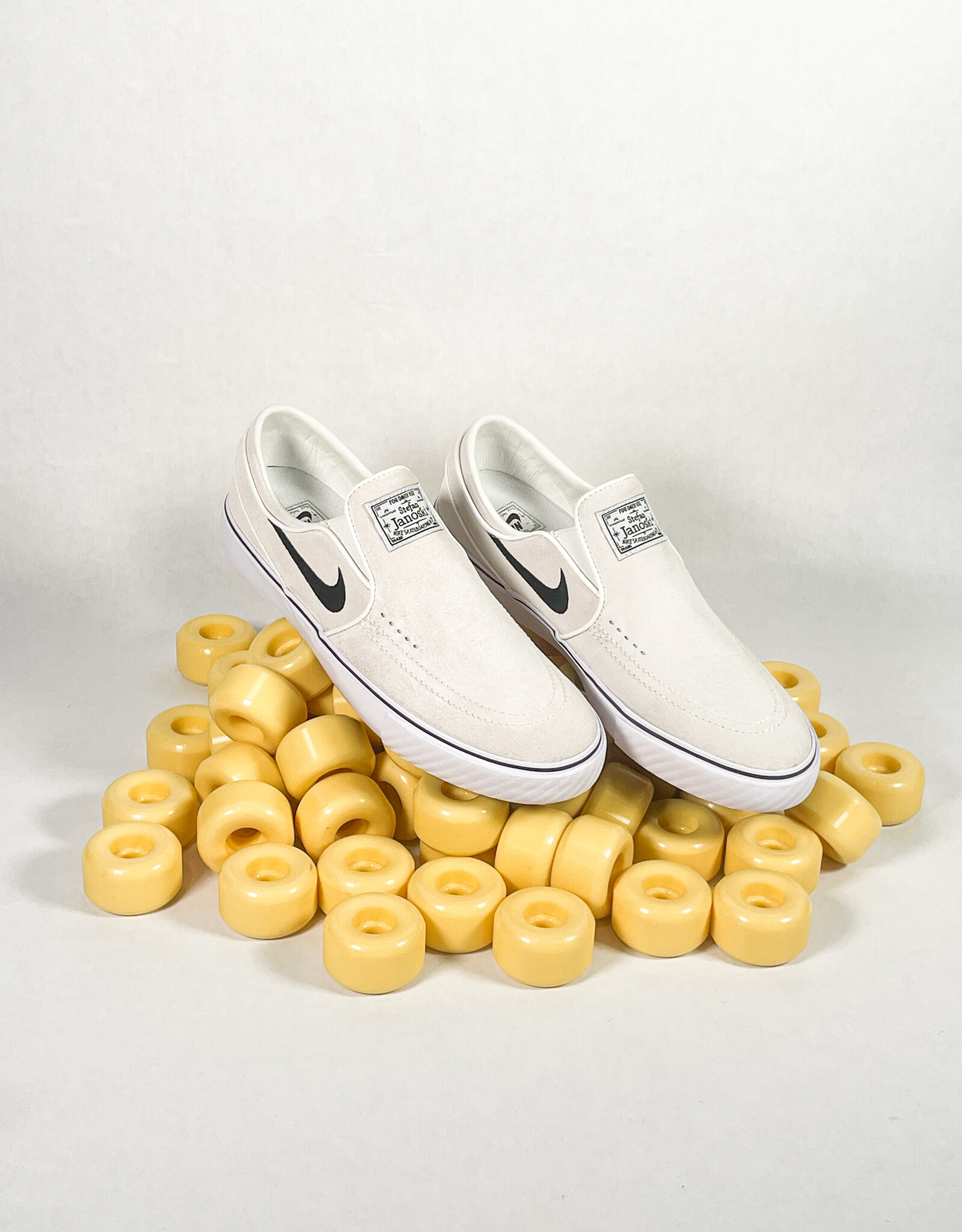 NIKE NIKE SB JANOSKI+ SLIP SUMMIT WHITE/BLACK-SUMMIT WHITE-WHITE