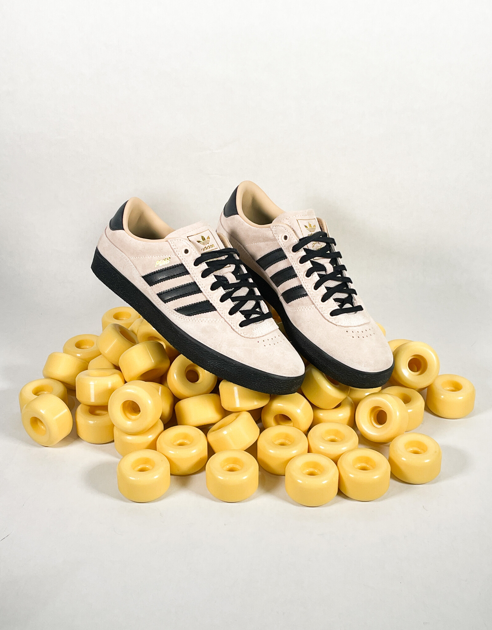 ADIDAS PUIG INDOOR - WONQUA/CBLACK/CWHITE - KINGSWELL - Los ADIDAS PUIG INDOOR - WONQUA/CBLACK/CWHITE - KINGSWELL - Los
