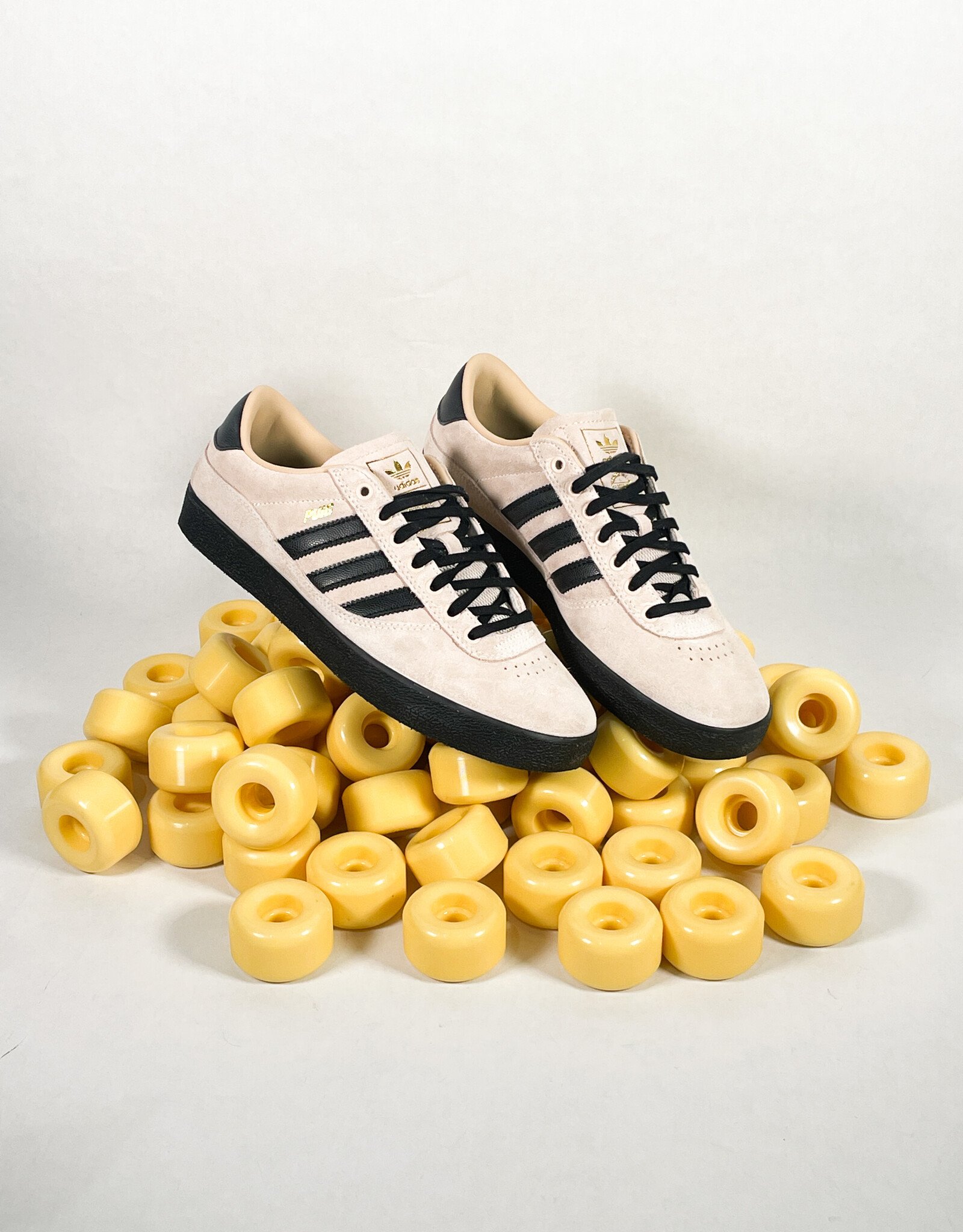 ADIDAS PUIG INDOOR - WONQUA/CBLACK/CWHITE