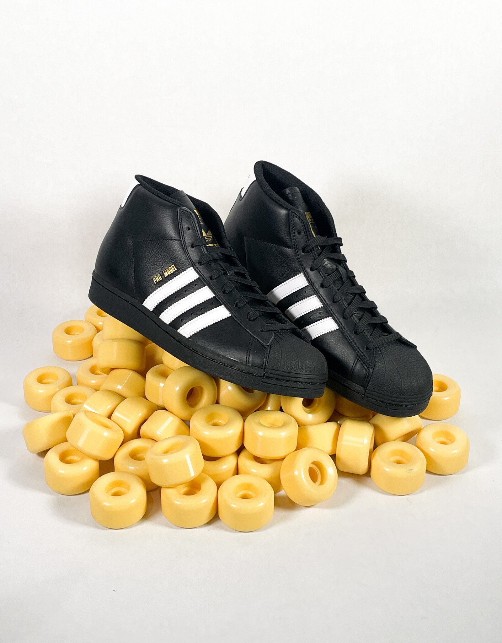 ADIDAS PRO MODEL ADV - CBLACK/FTWWHT/GOLDMT
