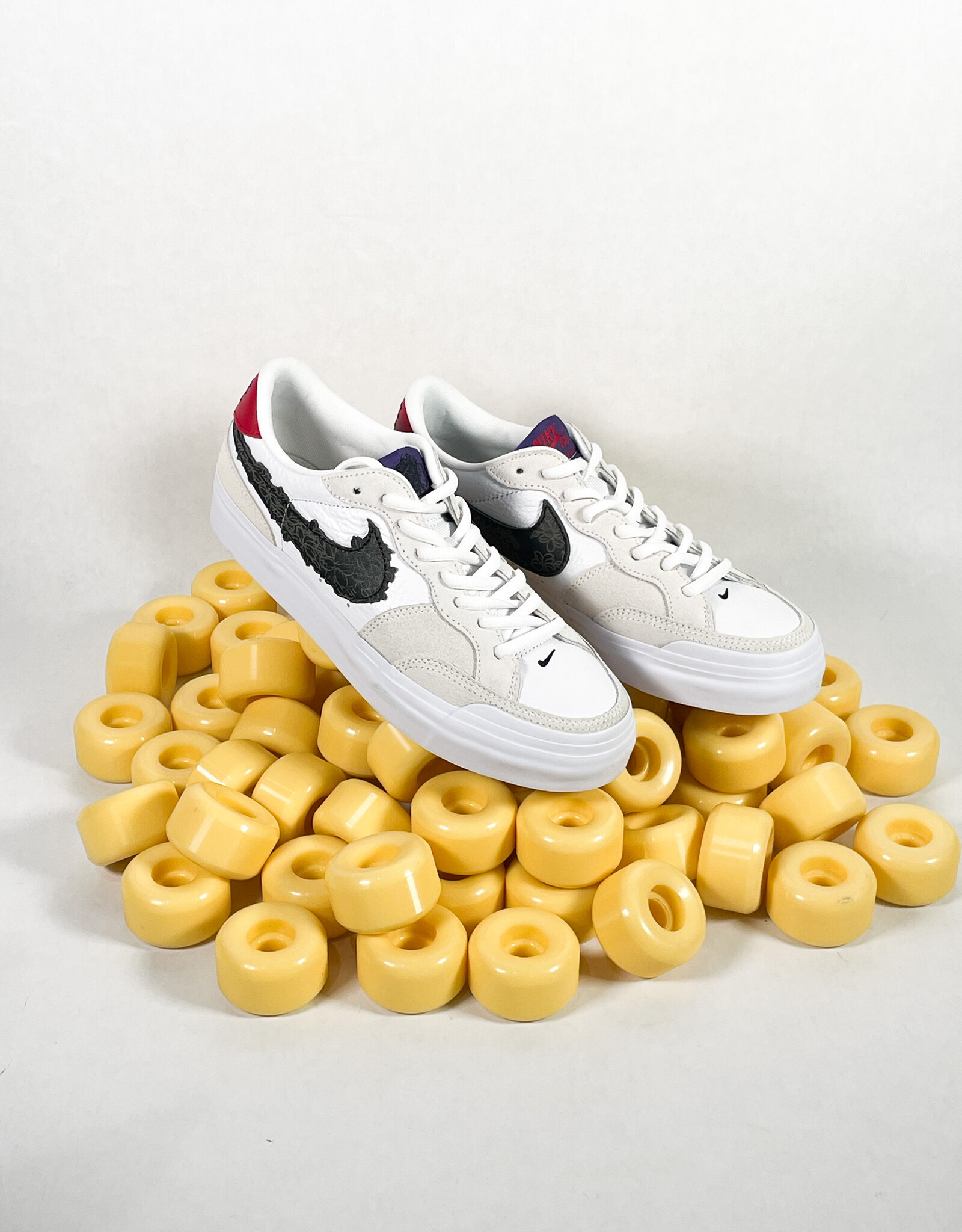 NIKE SB WOMENS ZOOM POGO PLUS SAIL/BLACK-WHITE-GYM RED