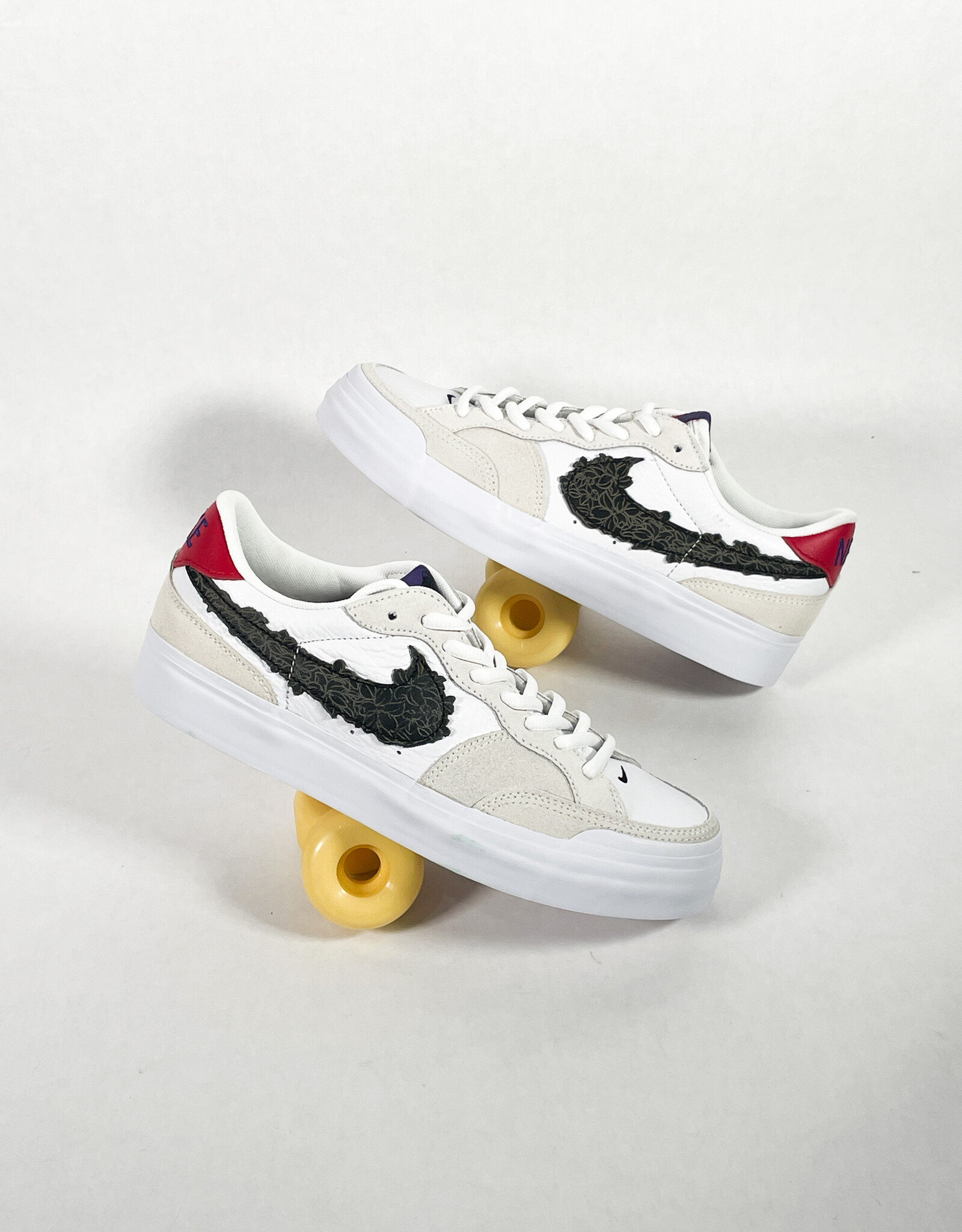 NIKE SB ZOOM POGO PLUS SAIL/BLACK-WHITE-GYM RED - KINGSWELL