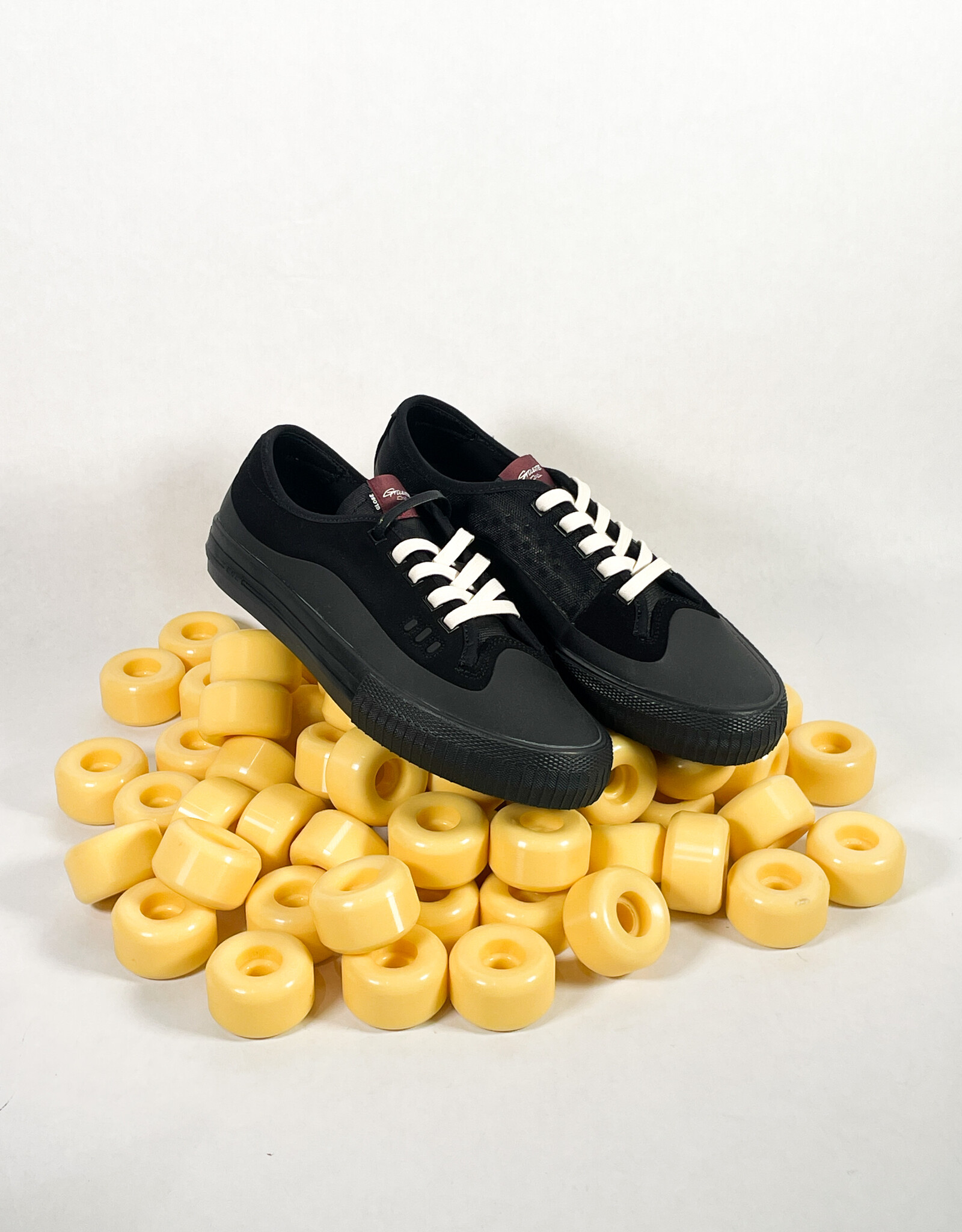 GLOBE GILLETTE SUEDE - BLACK/BLACK