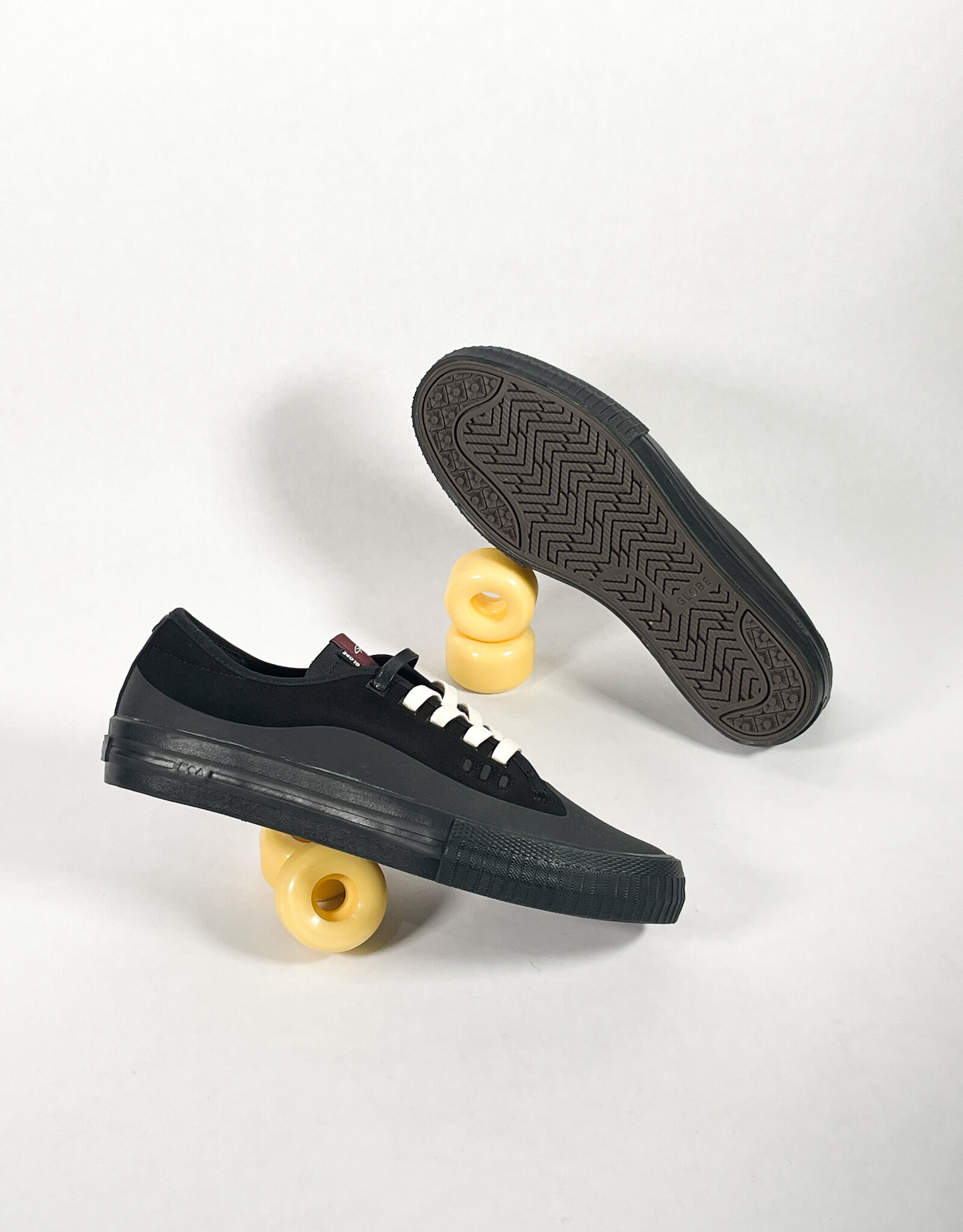 GLOBE GILLETTE SUEDE - BLACK/BLACK