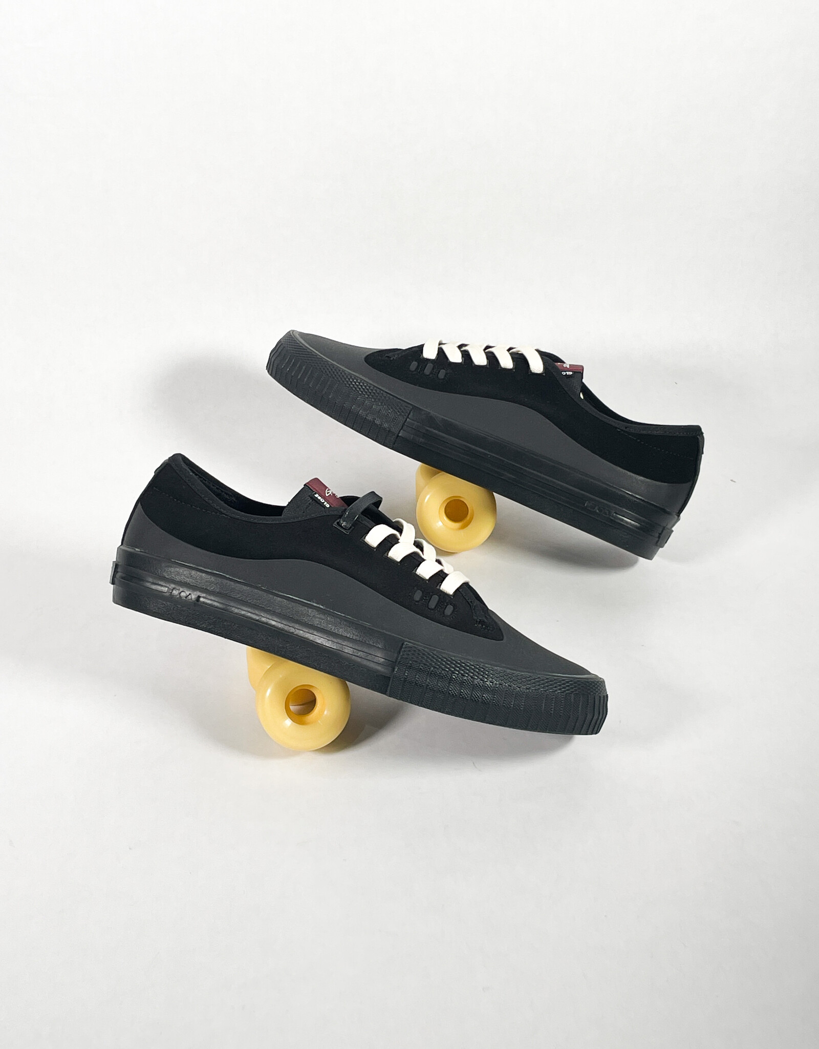 GLOBE GILLETTE SUEDE - BLACK/BLACK