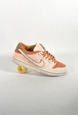NIKE NIKE SB DUNK LOW PRO PREMIUM AMBER BROWN/GUAVA ICE-CRIMSON TINT-HEMP