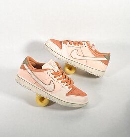 NIKE NIKE SB DUNK LOW PRO PREMIUM AMBER BROWN/GUAVA ICE-CRIMSON TINT-HEMP