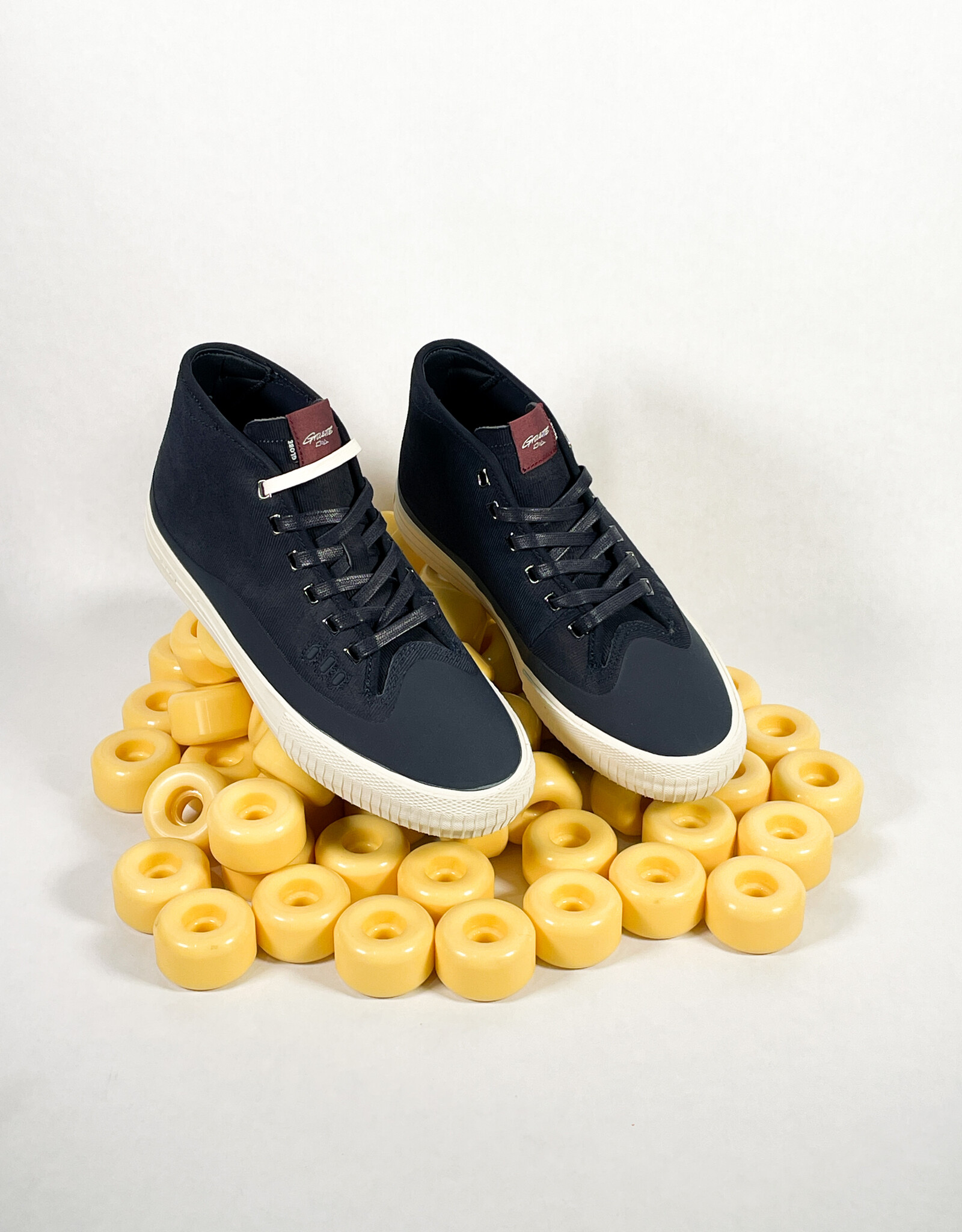 GLOBE GLOBE GILLETTE MID - INK CORDED SUEDE