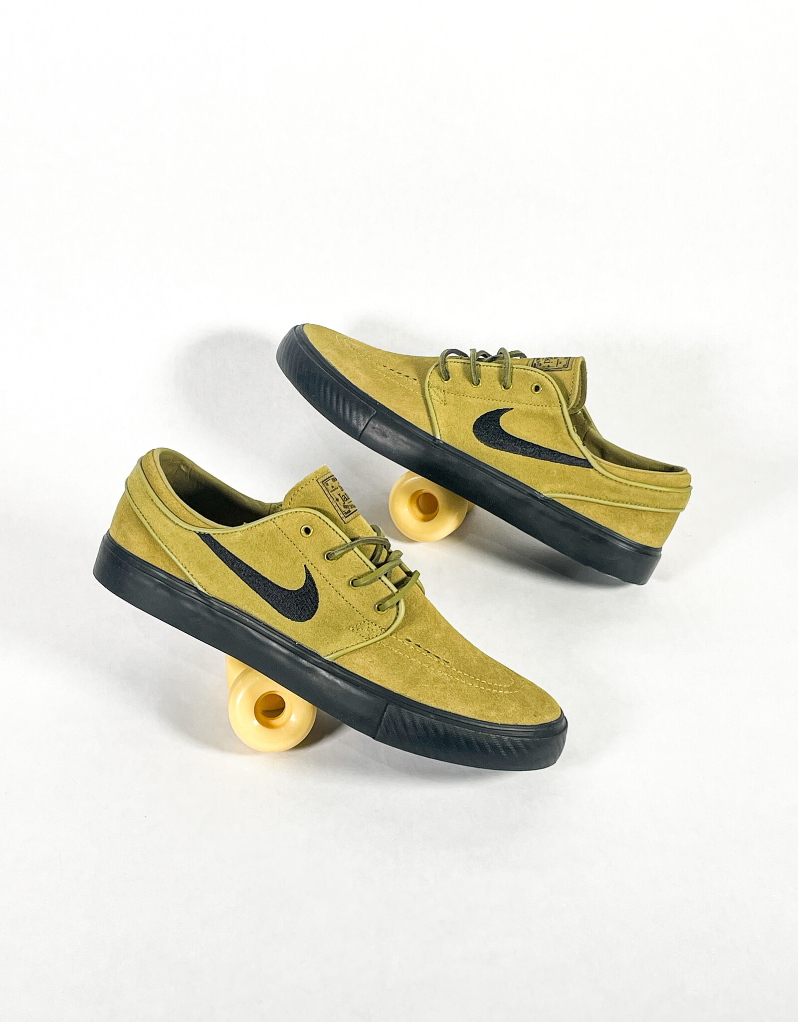 Nike sb janoski yellow hot sale