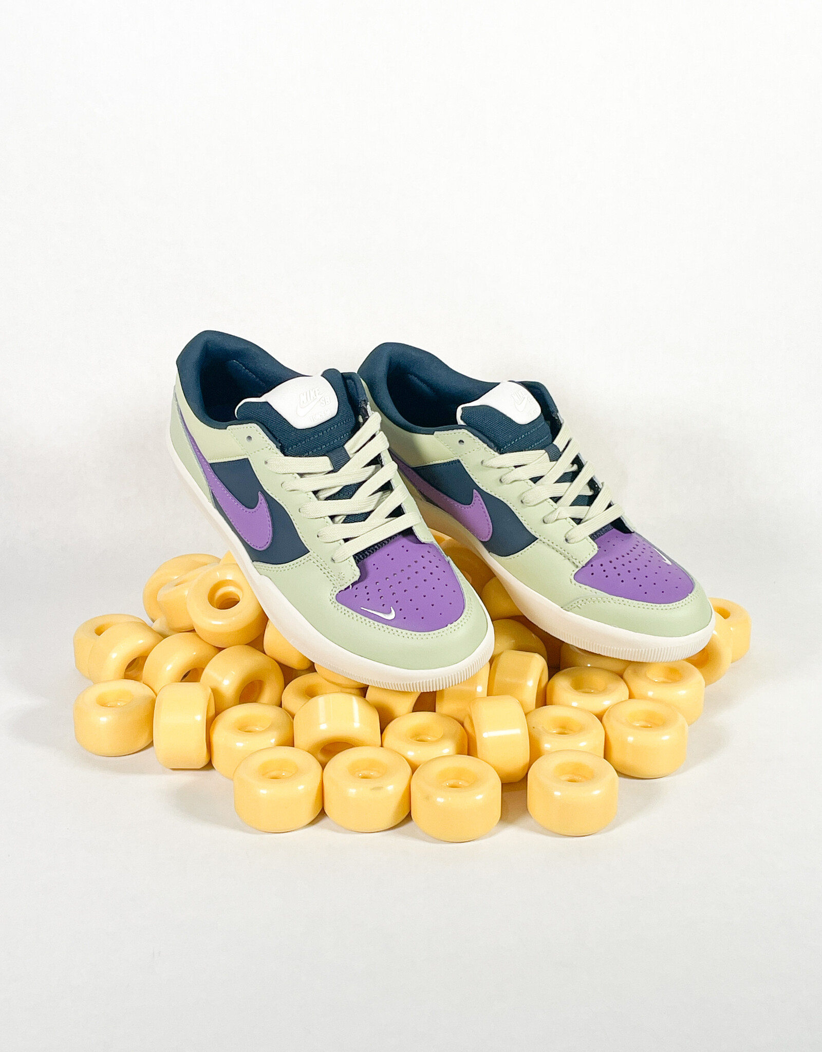 NIKE SB FORCE 58 PREMIUM - OLIVE AURA/BLACK RASPBERRY-ARMORY NAVY