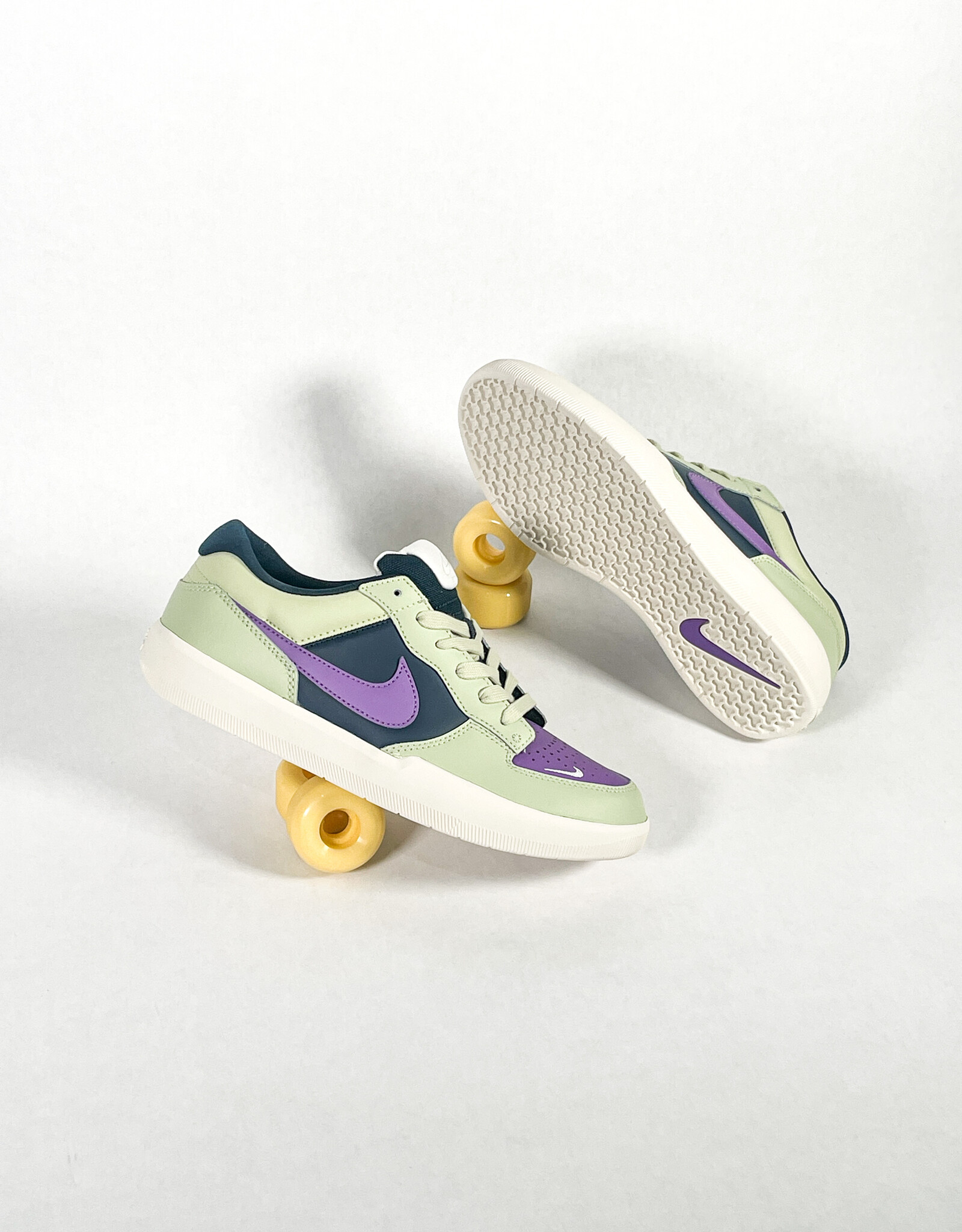 NIKE SB FORCE 58 PREMIUM - OLIVE AURA/BLACK RASPBERRY-ARMORY NAVY