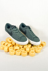 NIKE SB BLAZER LOW PRO GT - VINTAGE GREEN/BLACK-VINTAGE GREEN