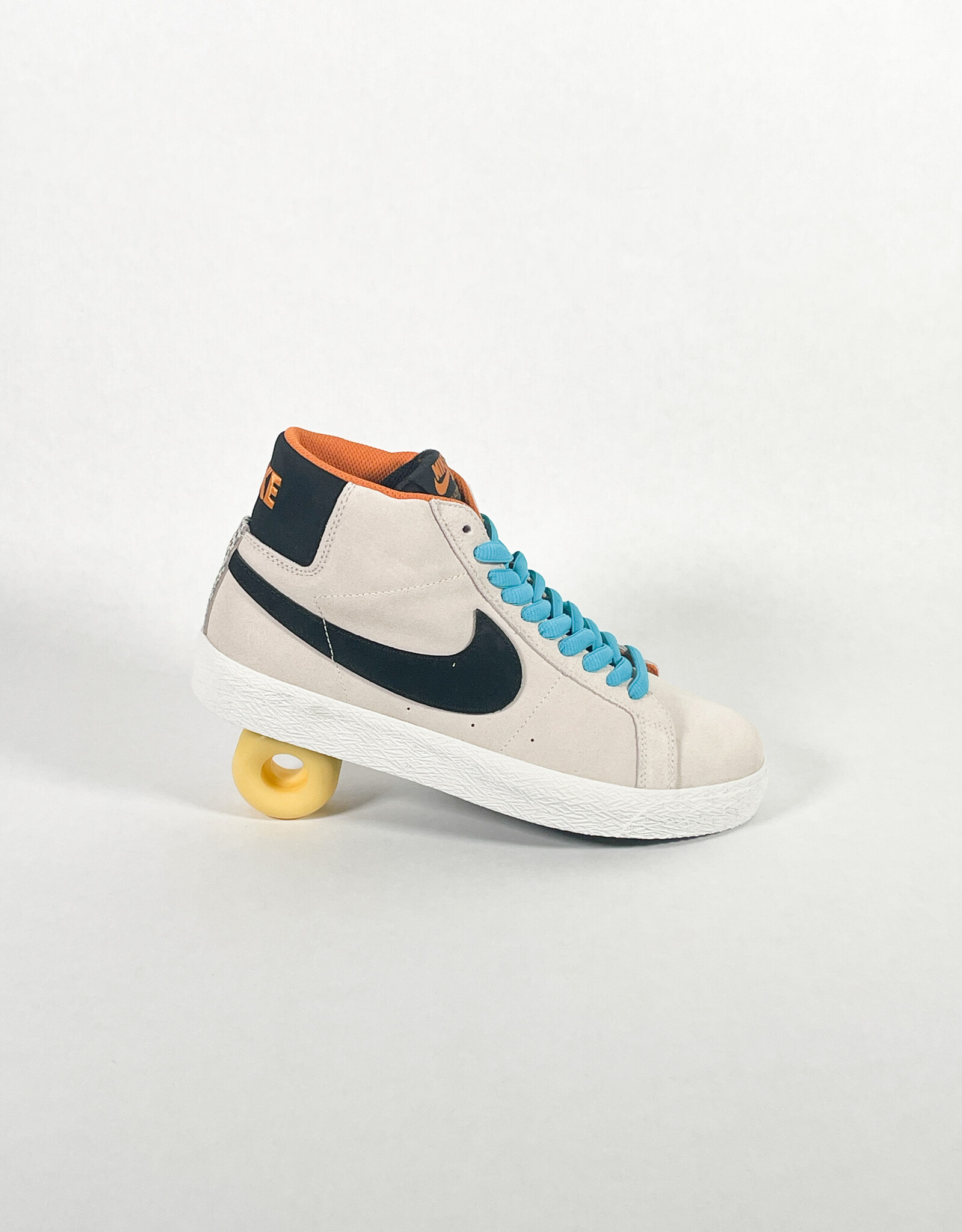 NIKE SB ZOOM BLAZER MID ELECTRIC PHANTOM/BLACK-MONARCH-SUMMIT WHITE