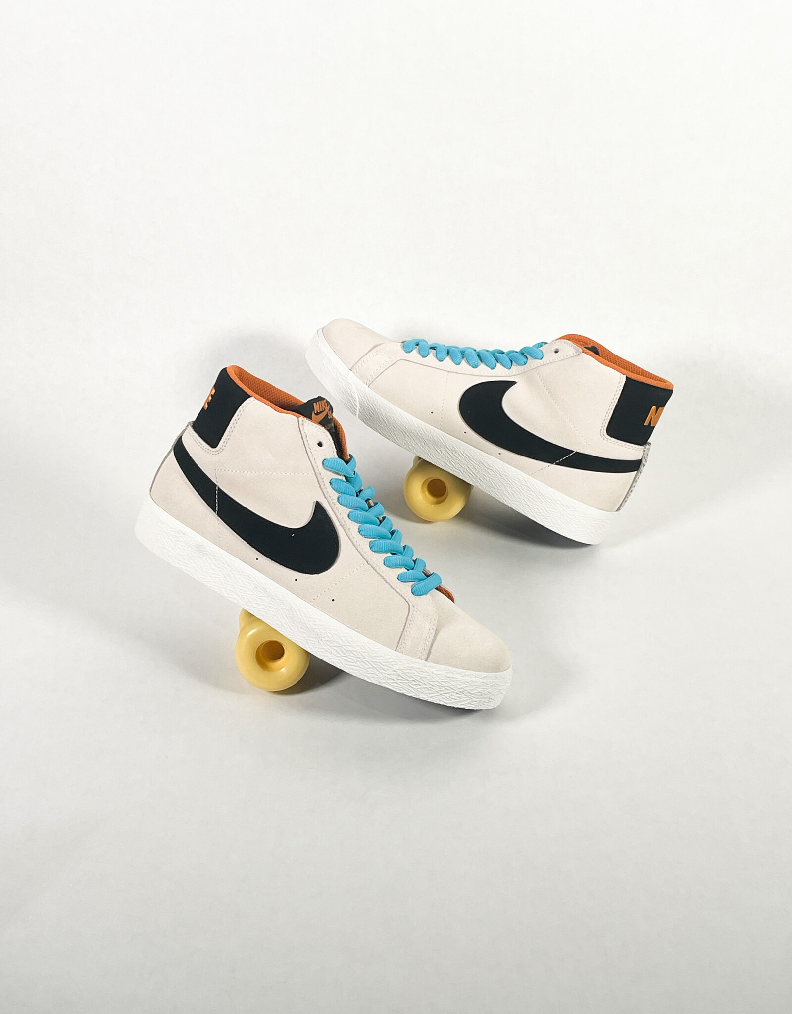 NIKE SB ZOOM BLAZER MID ELECTRIC PHANTOM/BLACK-MONARCH-SUMMIT WHITE