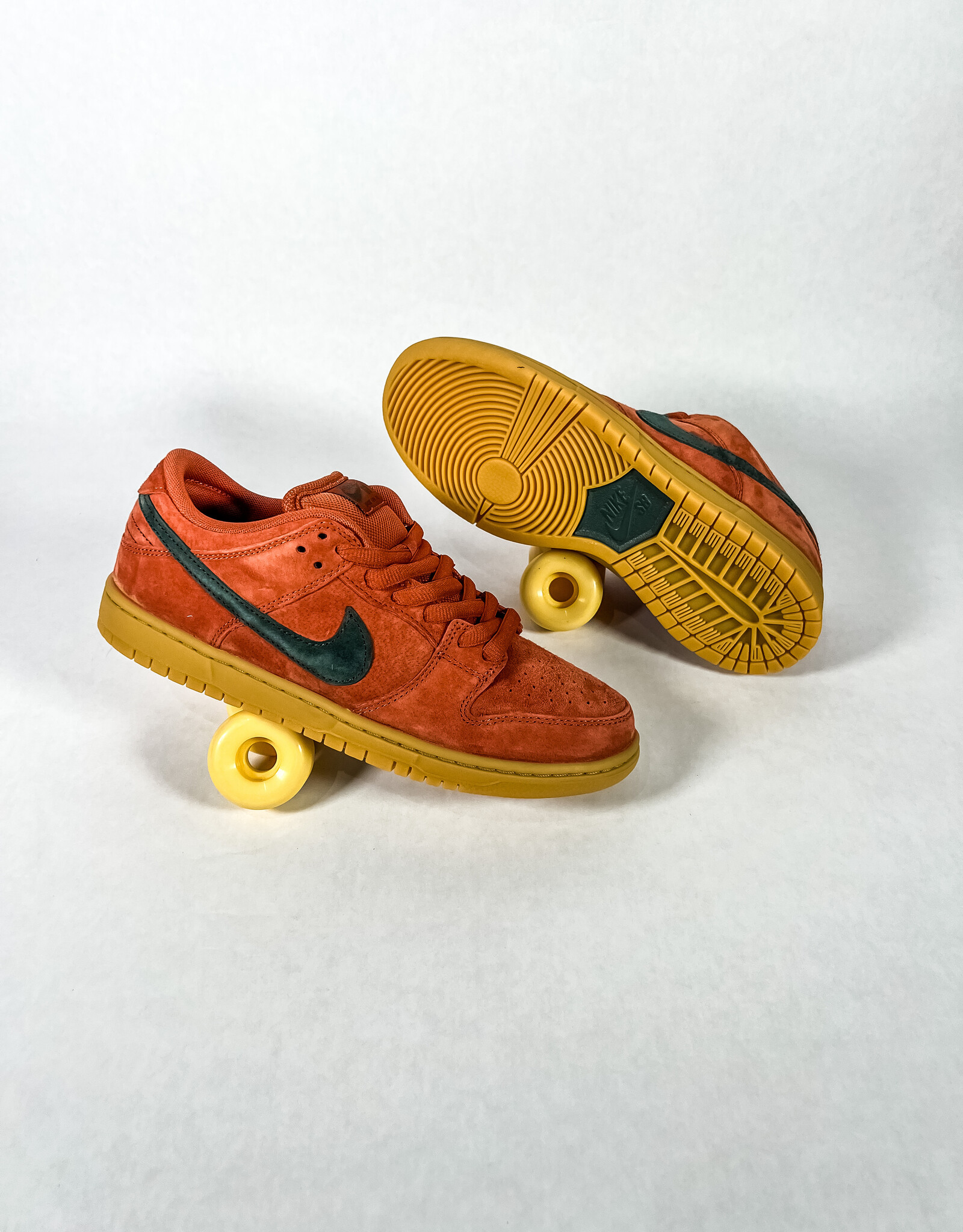 スケートボード Nike sb dunk low  Burnt Sunrise Nike SB Dunk Low Burnt Sunrise Vintage Green Shoe Review
