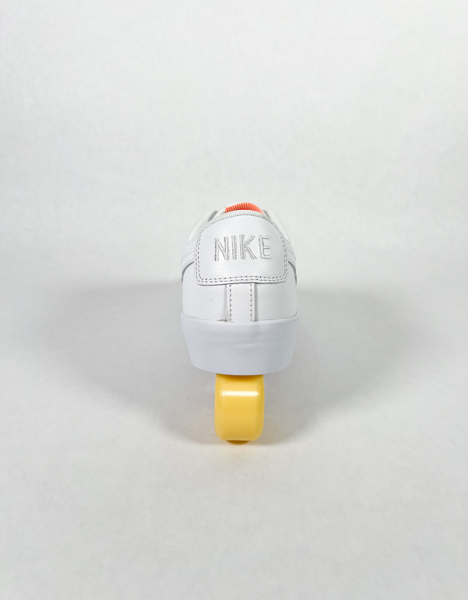 NIKE SB ZOOM BLAZER LOW PRO GT ISO - WHITE/WHITE/WHITE
