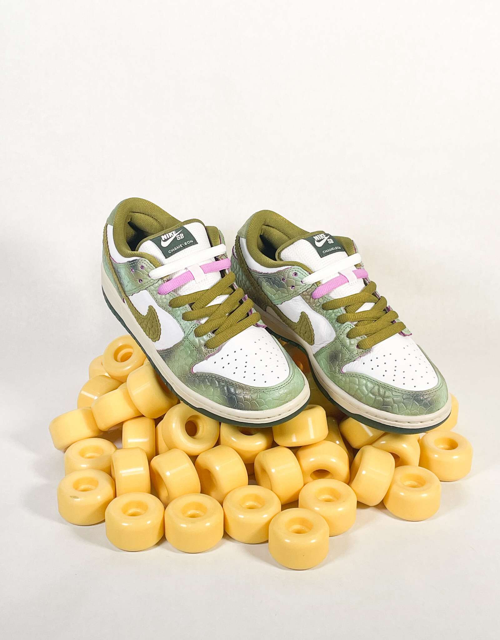 NIKE NIKE SB DUNK LOW PRO ALEXIS SABLONE "CHAMELEON"  OIL GREEN/DESERT MOSS-WHITE