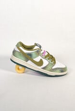 NIKE NIKE SB DUNK LOW PRO ALEXIS SABLONE "CHAMELEON"  OIL GREEN/DESERT MOSS-WHITE