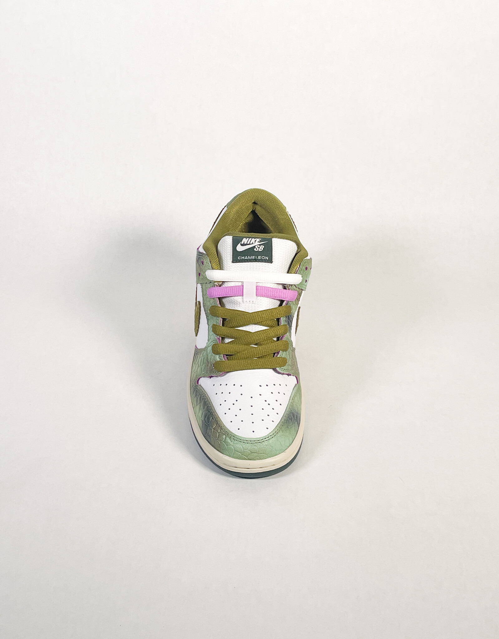 NIKE SB DUNK LOW PRO ALEXIS SABLONE "CHAMELEON"  OIL GREEN/DESERT MOSS-WHITE
