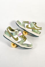 NIKE NIKE SB DUNK LOW PRO ALEXIS SABLONE "CHAMELEON"  OIL GREEN/DESERT MOSS-WHITE