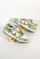 NIKE SB DUNK LOW PRO ALEXIS SABLONE "CHAMELEON"  OIL GREEN/DESERT MOSS-WHITE