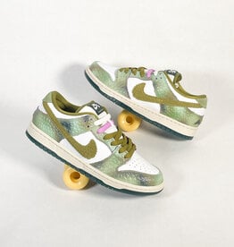 NIKE NIKE SB DUNK LOW PRO ALEXIS SABLONE "CHAMELEON"  OIL GREEN/DESERT MOSS-WHITE