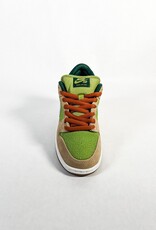 NIKE SB DUNK LOW - SESAME METALLIC/ SILVER PEAR