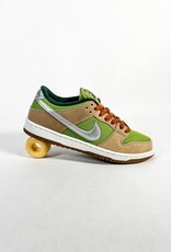 NIKE SB DUNK LOW - SESAME METALLIC/ SILVER PEAR