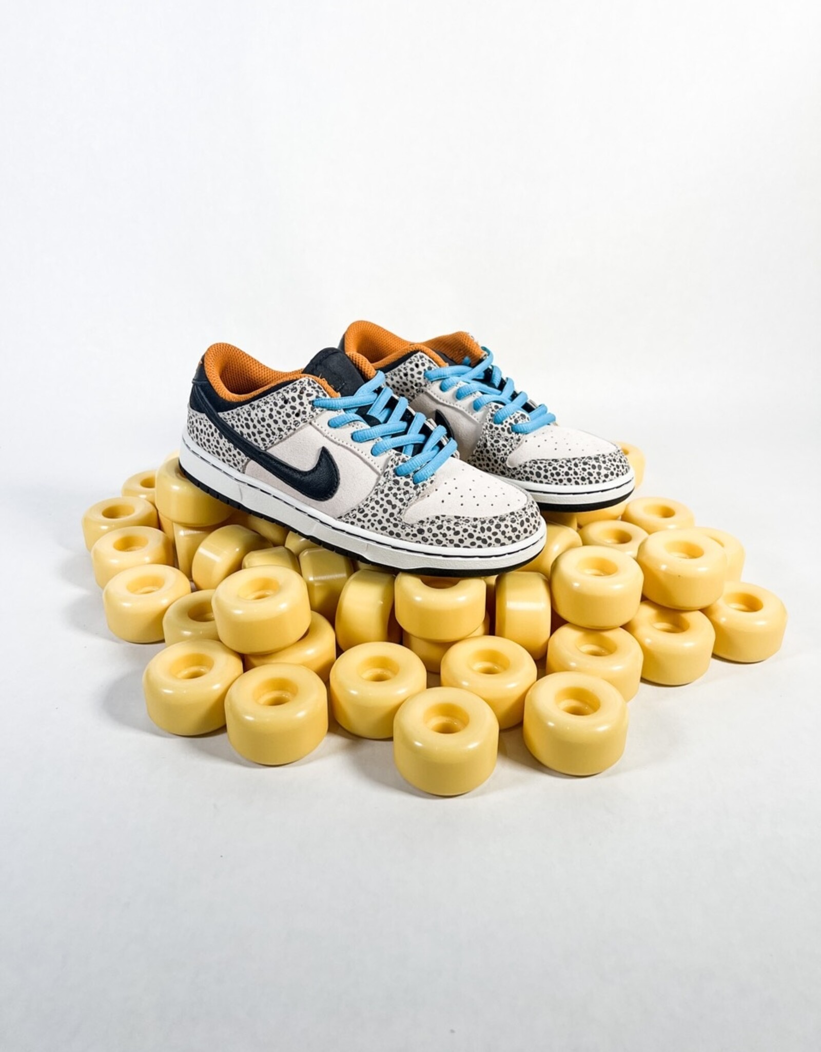 NIKE SB OLYMPIC SAFARI DUNK LOW PHNTOM BLACK / BLACK MONARCH NIKE SB OLYMPIC SAFARI DUNK LOW PHNTOM BLACK / BLACK MONARCH