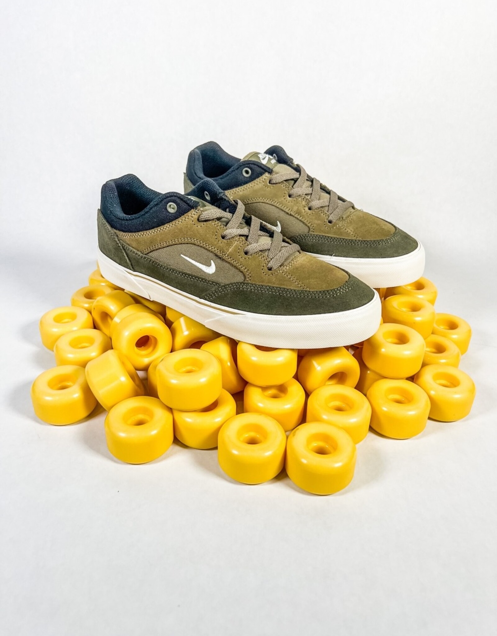 NIKE SB MALOR - MEDIUM OLIVE/SAIL-CARGO KHAKI