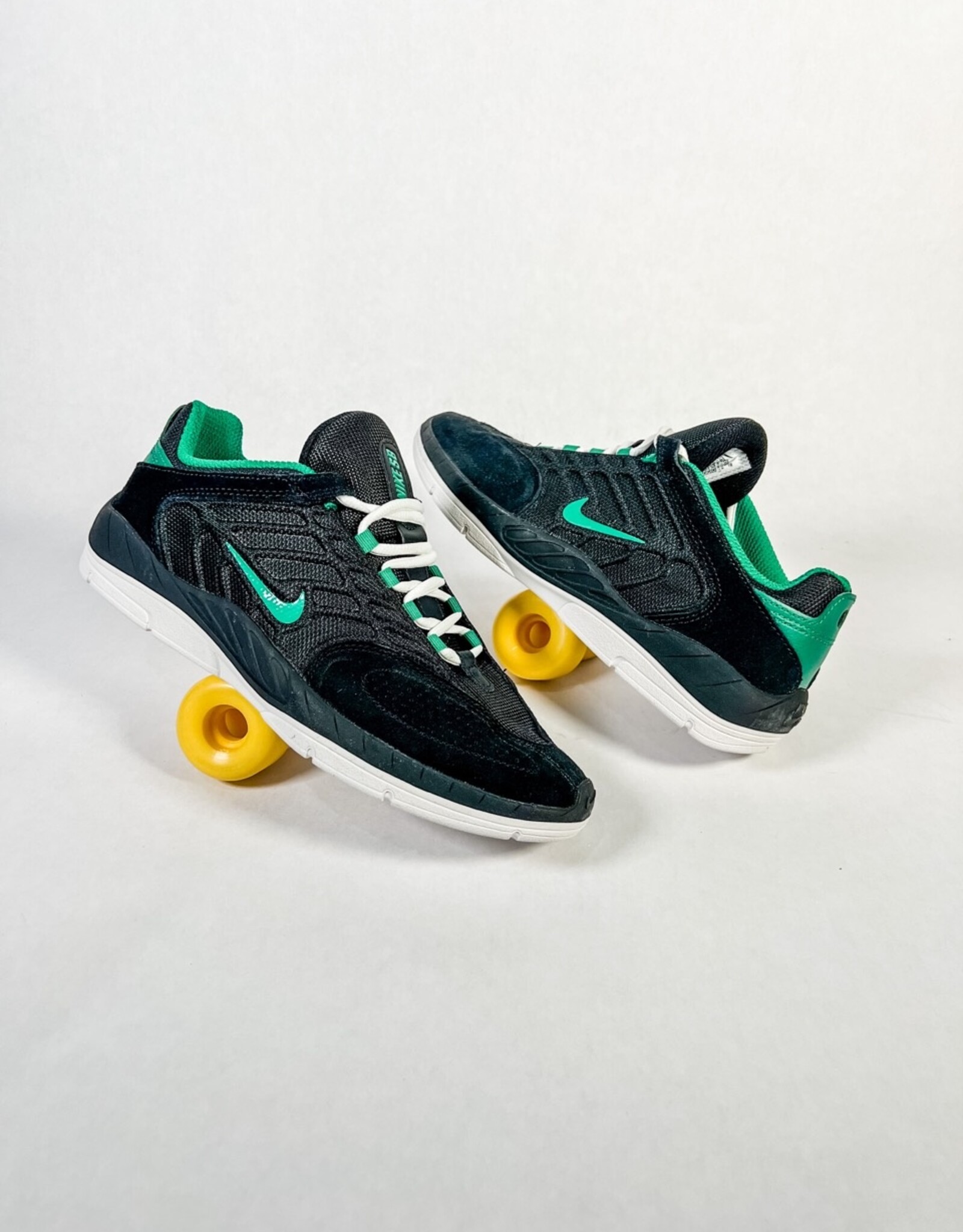NIKE SB VERTEBRAE BLACK/MALACHITE-BLACK