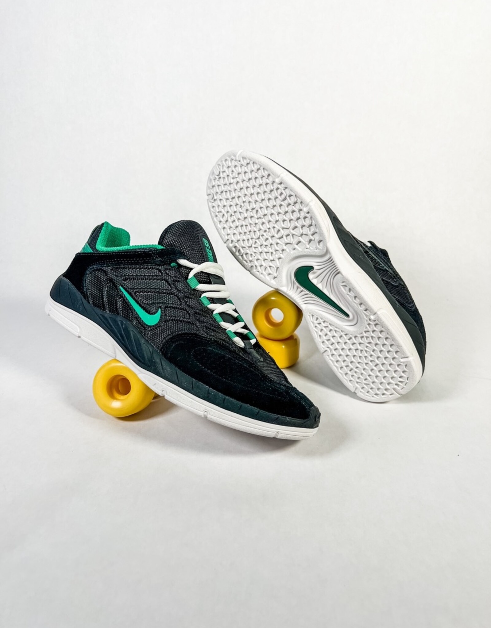 NIKE SB VERTEBRAE BLACK/MALACHITE-BLACK