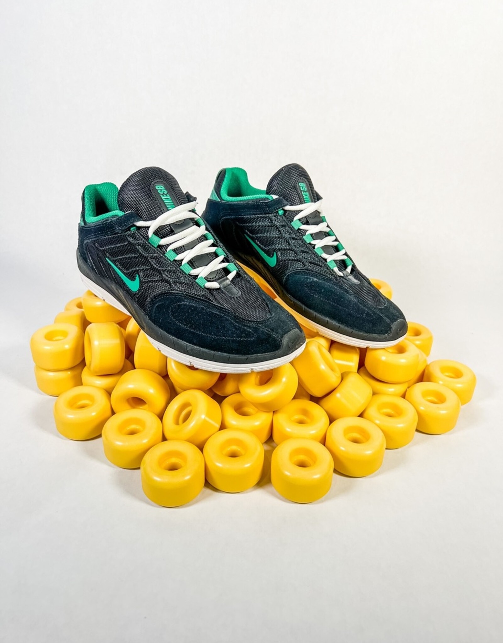 NIKE SB VERTEBRAE BLACK/MALACHITE-BLACK